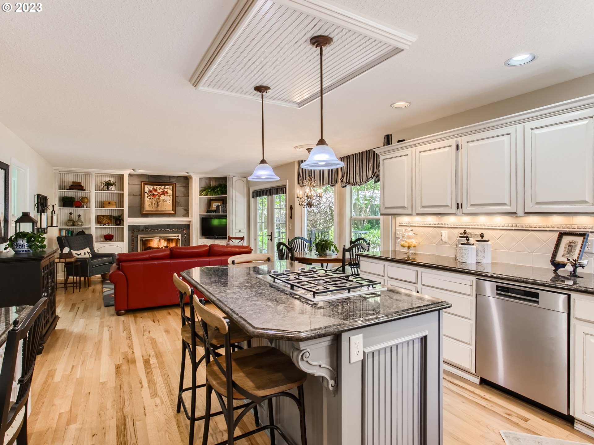 4135 SW COMUS ST Portland, OR 97219