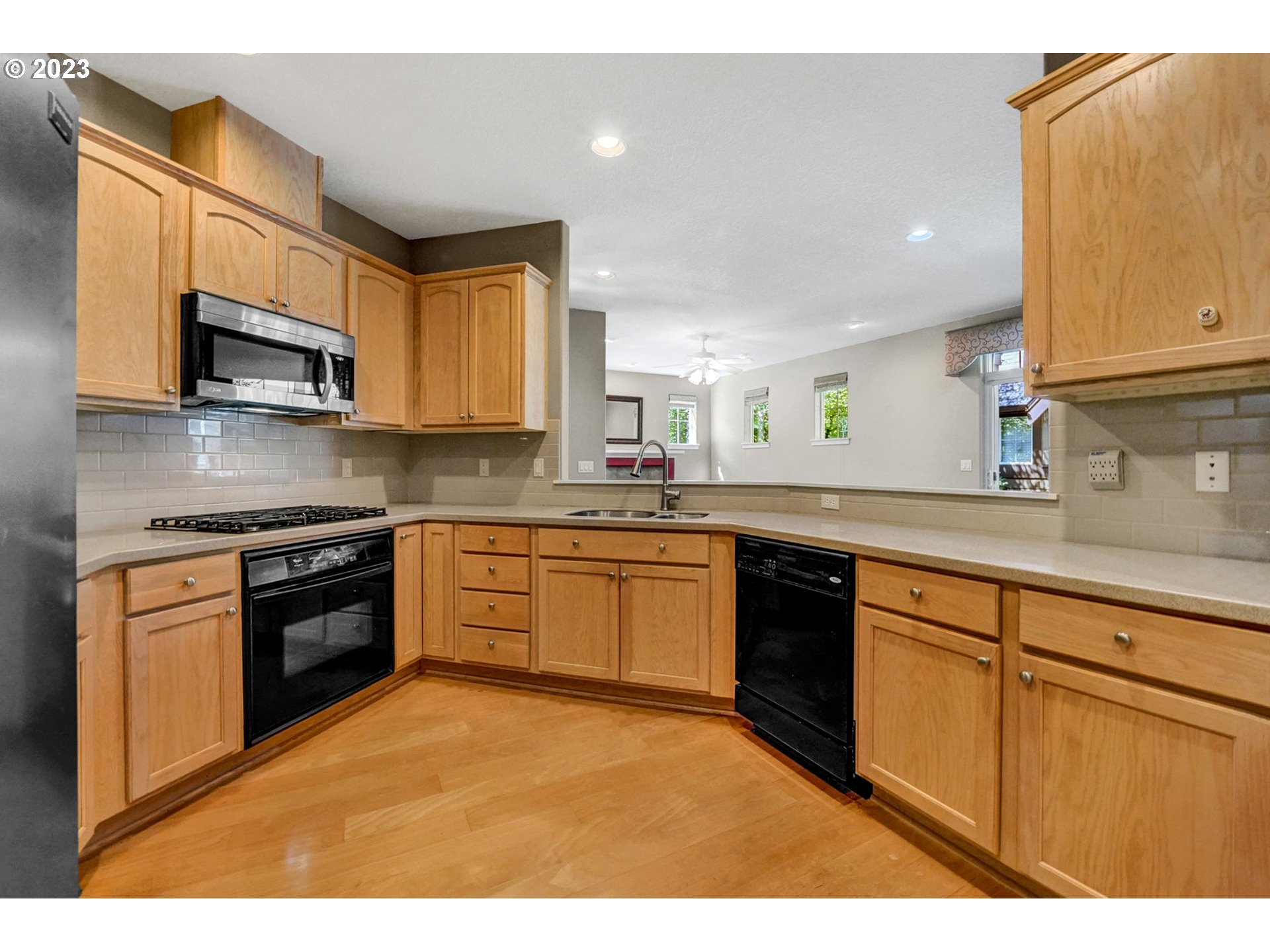Photo #3: 23253808 Listing 