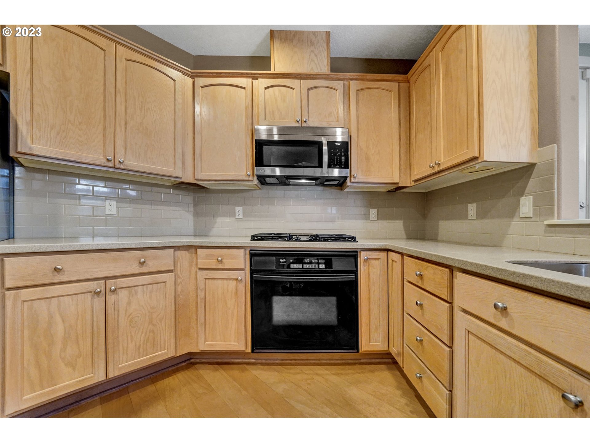 Photo #6: 23253808 Listing 