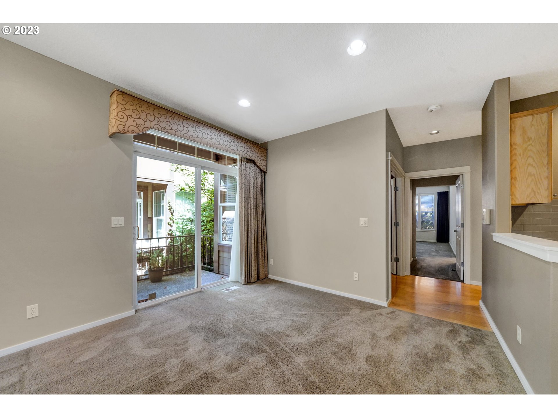 Photo #2: 23253808 Listing 