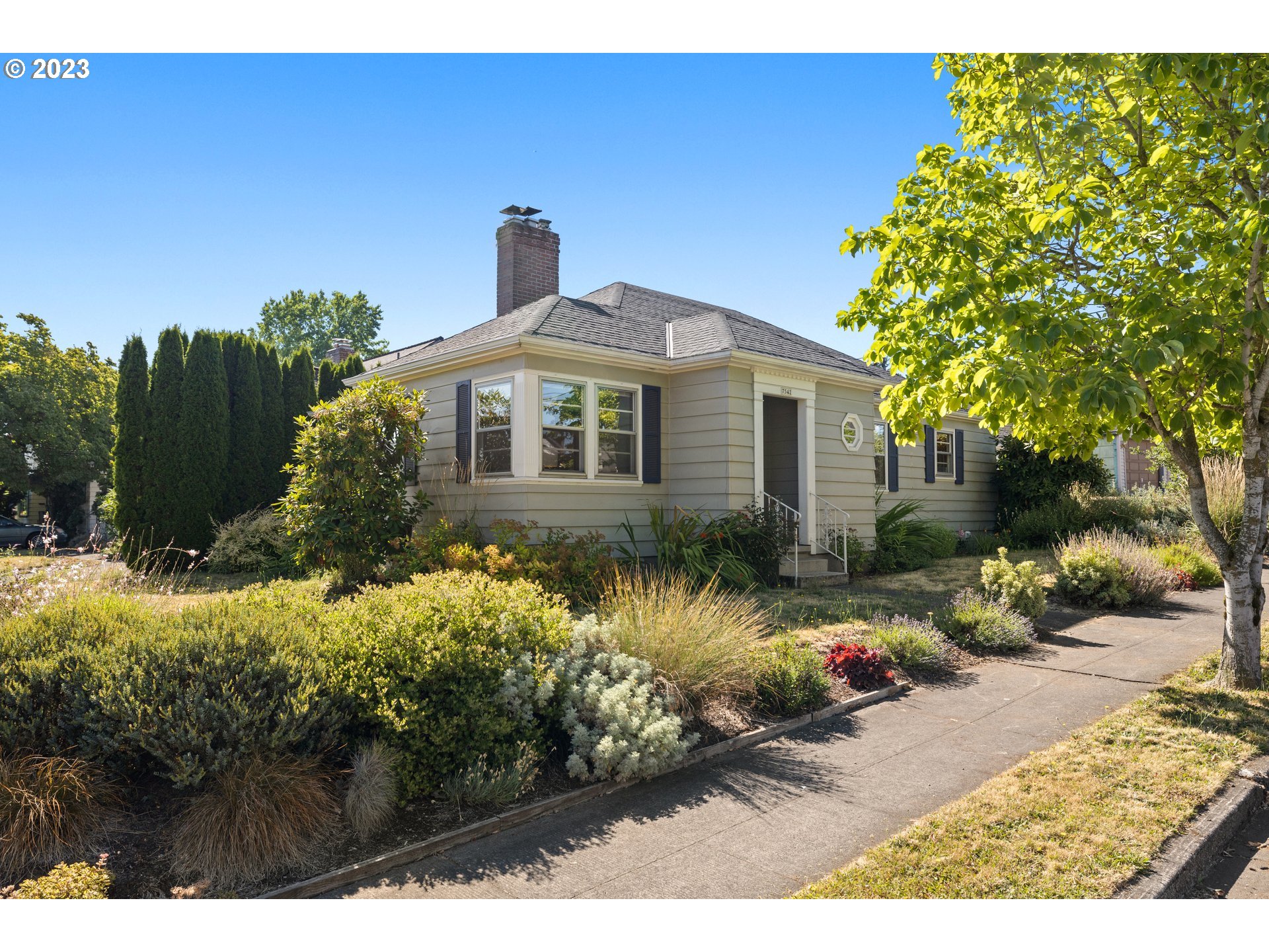 7542 N COMMERCIAL AVE, Portland, OR 97217
