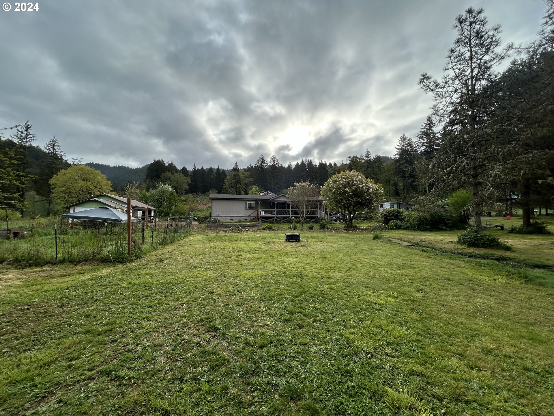 200 SETTLERS CT, Elkton, OR 