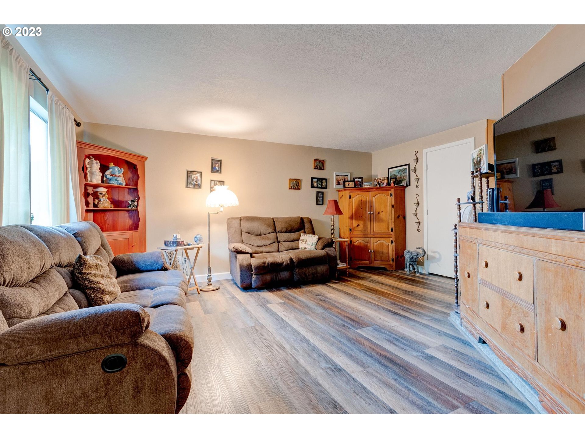 Photo #3: 23267279 Listing 