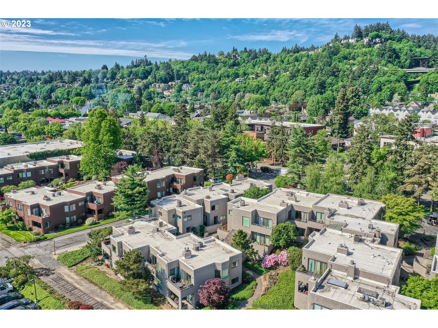 Photo #2: 23267869 Listing 