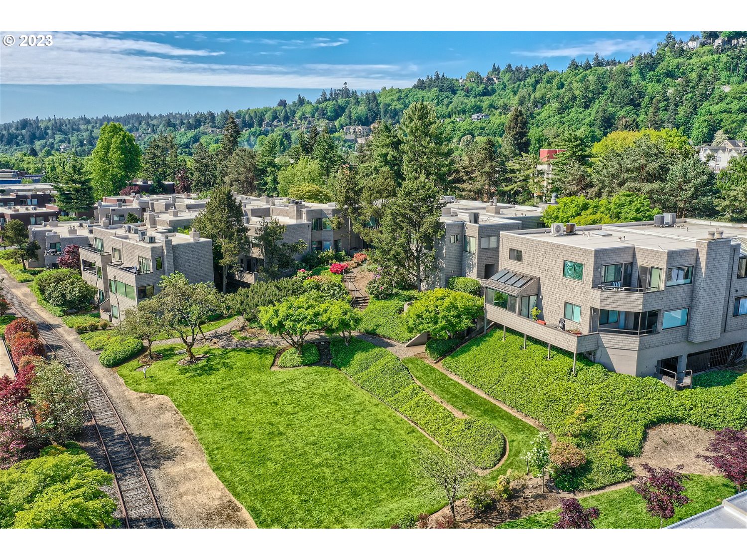 Photo #5: 23267869 Listing 