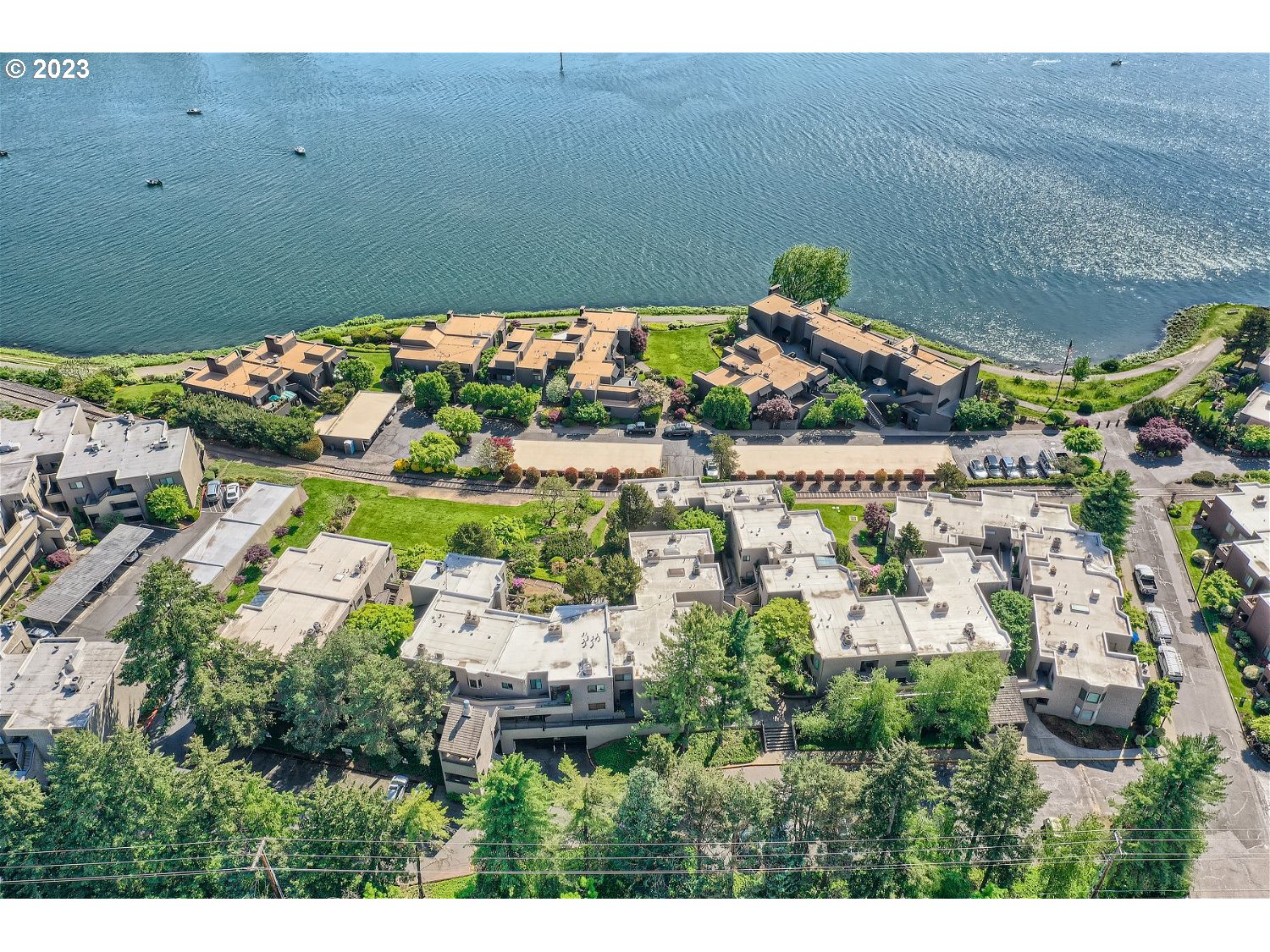 Photo #3: 23267869 Listing 