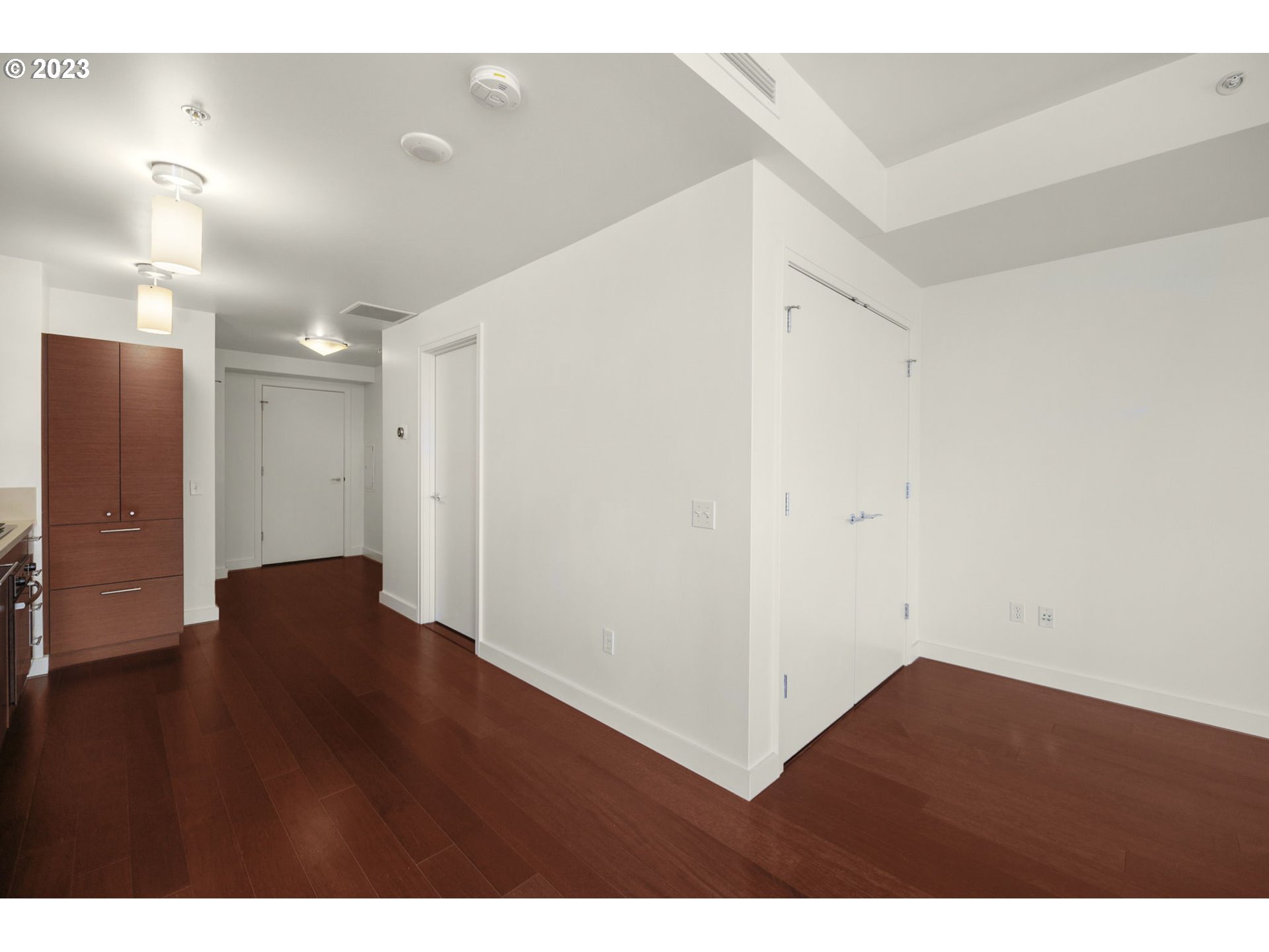 Photo #6: 23272970 Listing 