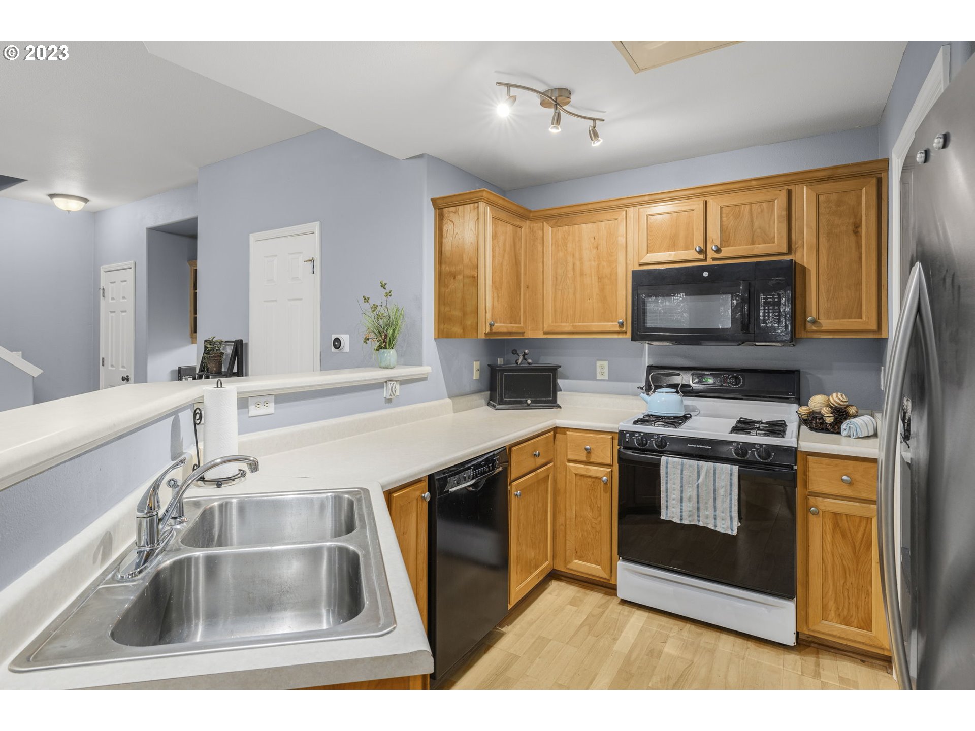 Photo #2: 23273967 Listing 