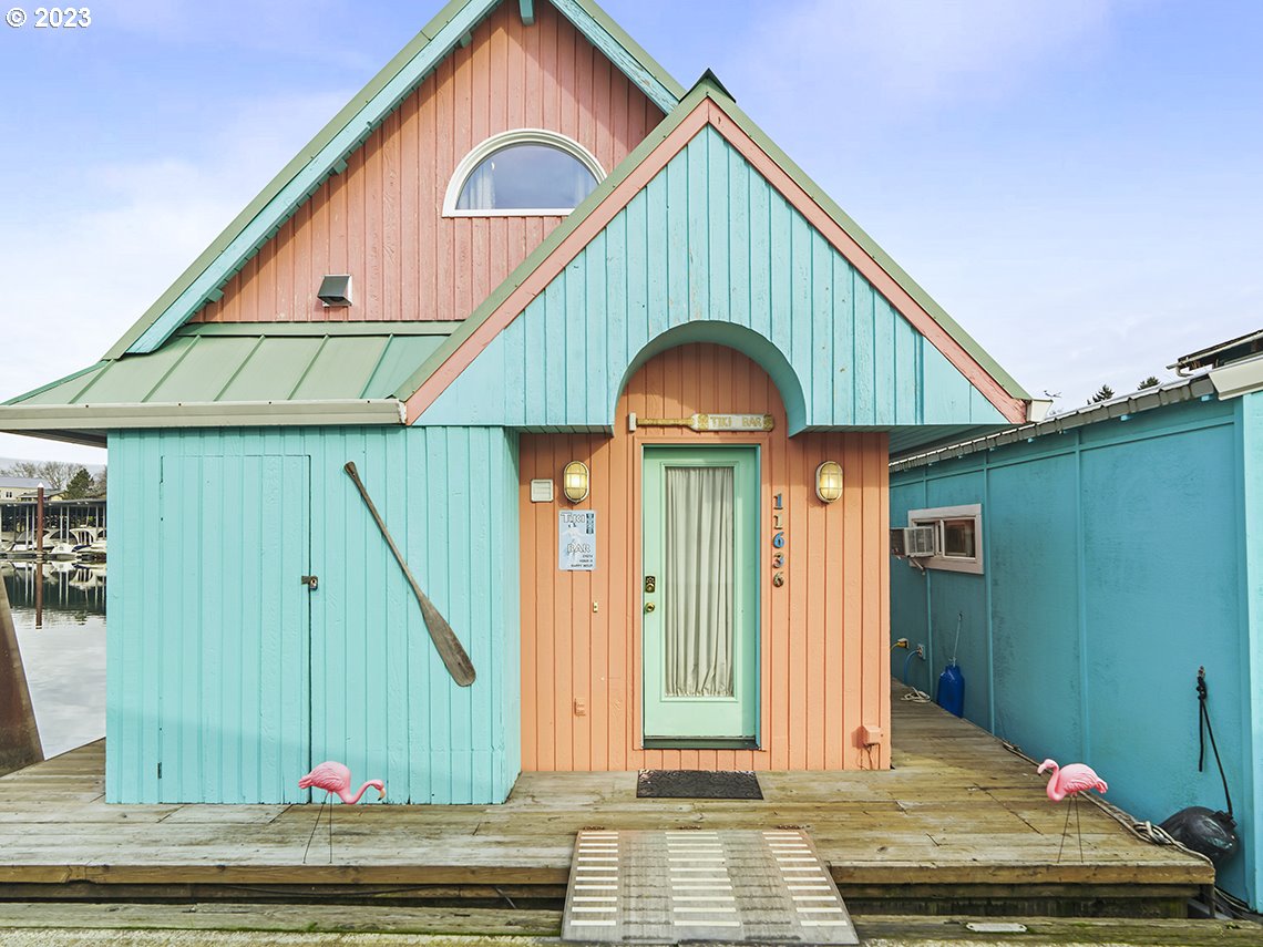 Floating Homes Portland Where the river always runs to your door