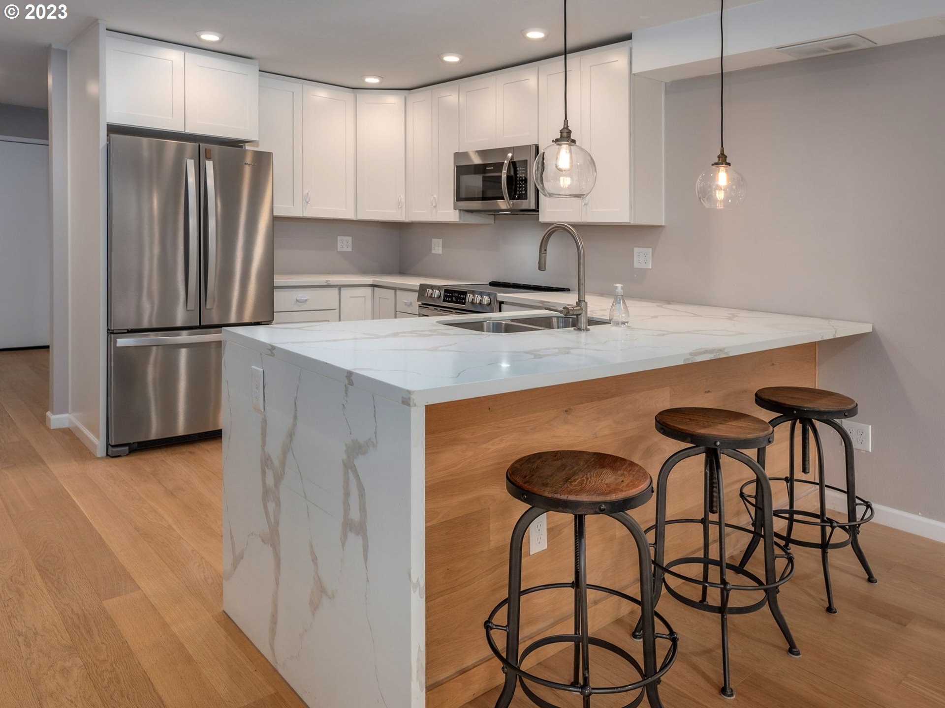 Photo #5: 23278240 Listing 