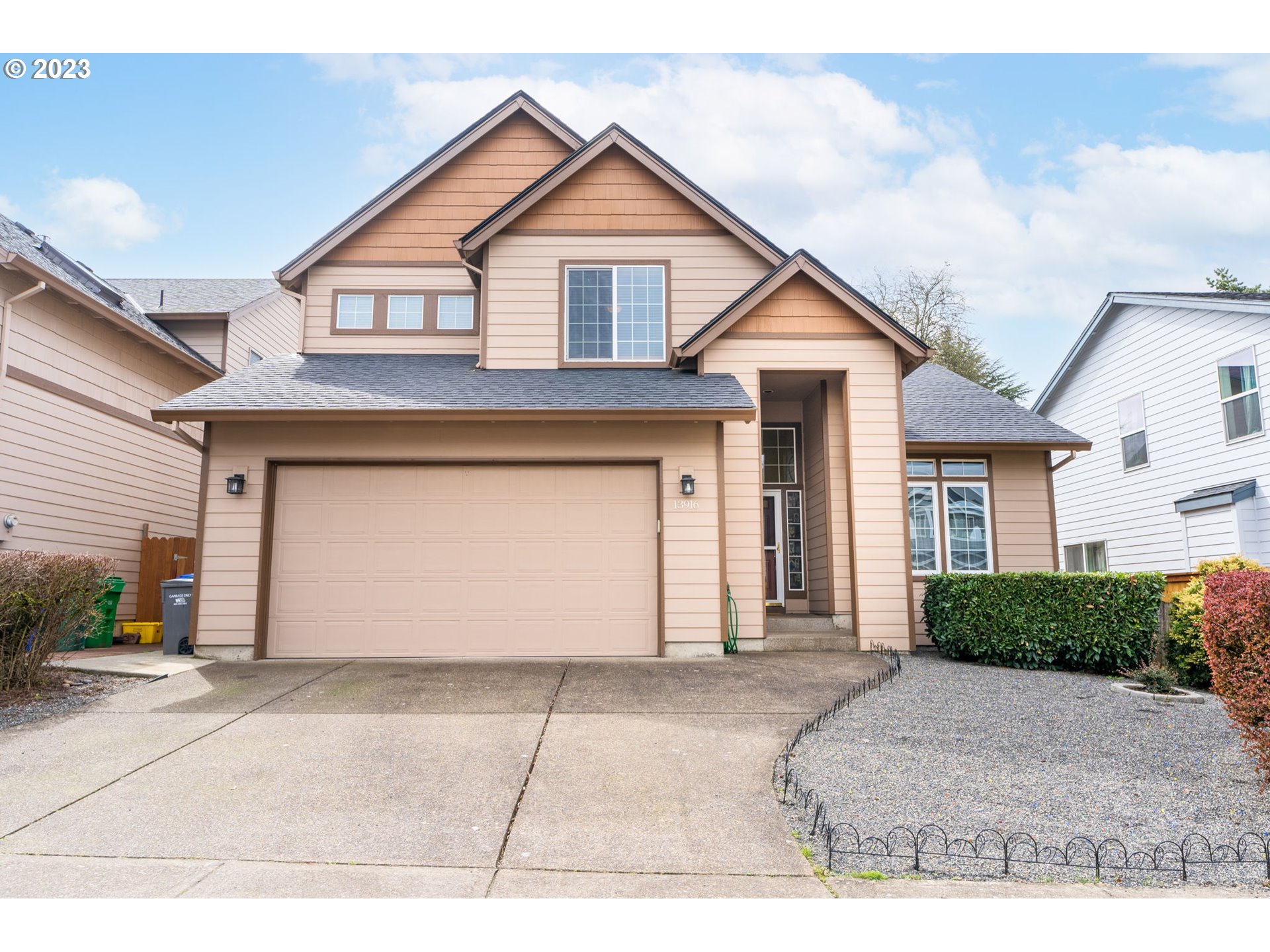 For Sale 13916 SE Mitchell St, Portland, OR 97236 4 Beds / 2 Full