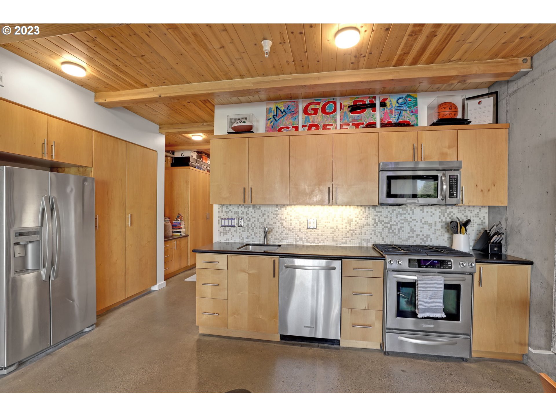 Photo #2: 23285954 Listing 