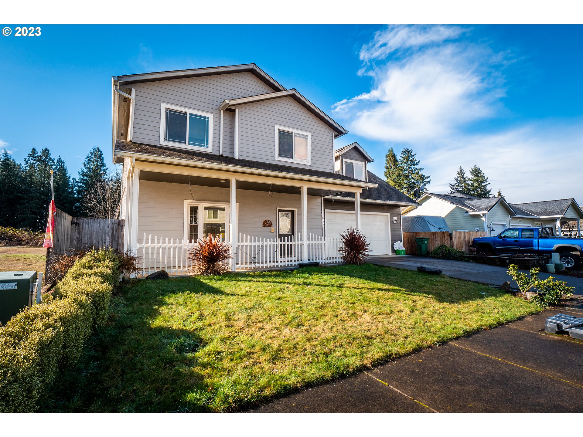 855 Yoss PL, Cottage Grove, OR 97424