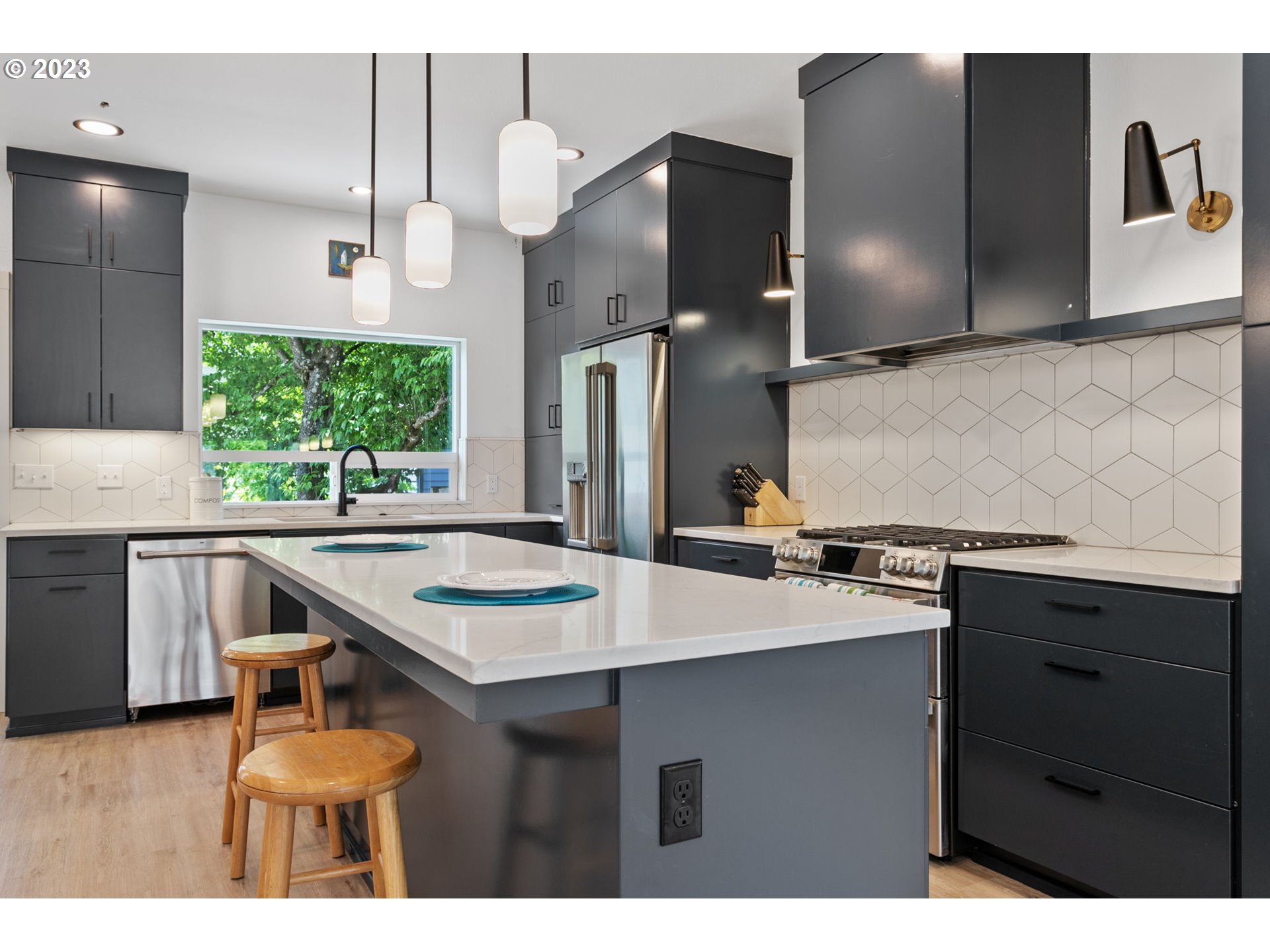 2723 SE 74TH AVE Portland, OR 97206