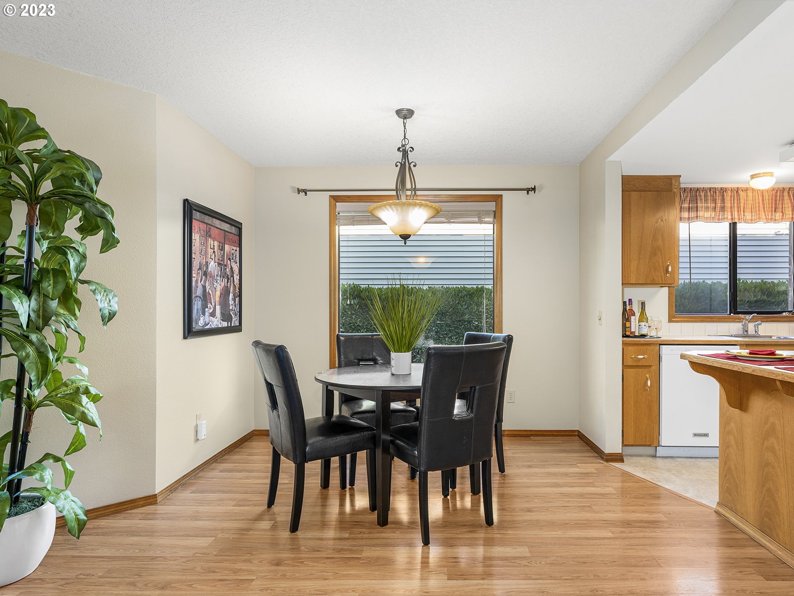 Photo #5: 23289825 Listing 