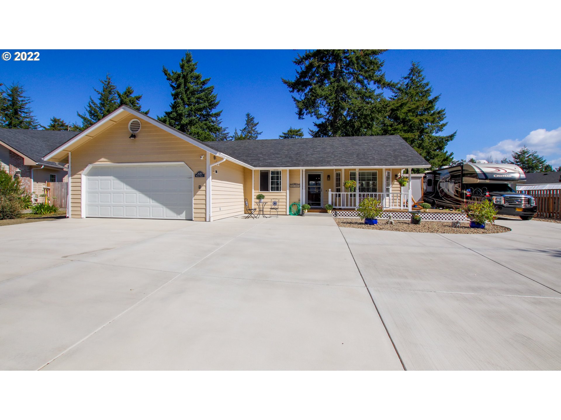 2070 WILLOW ST, Florence, OR 97439