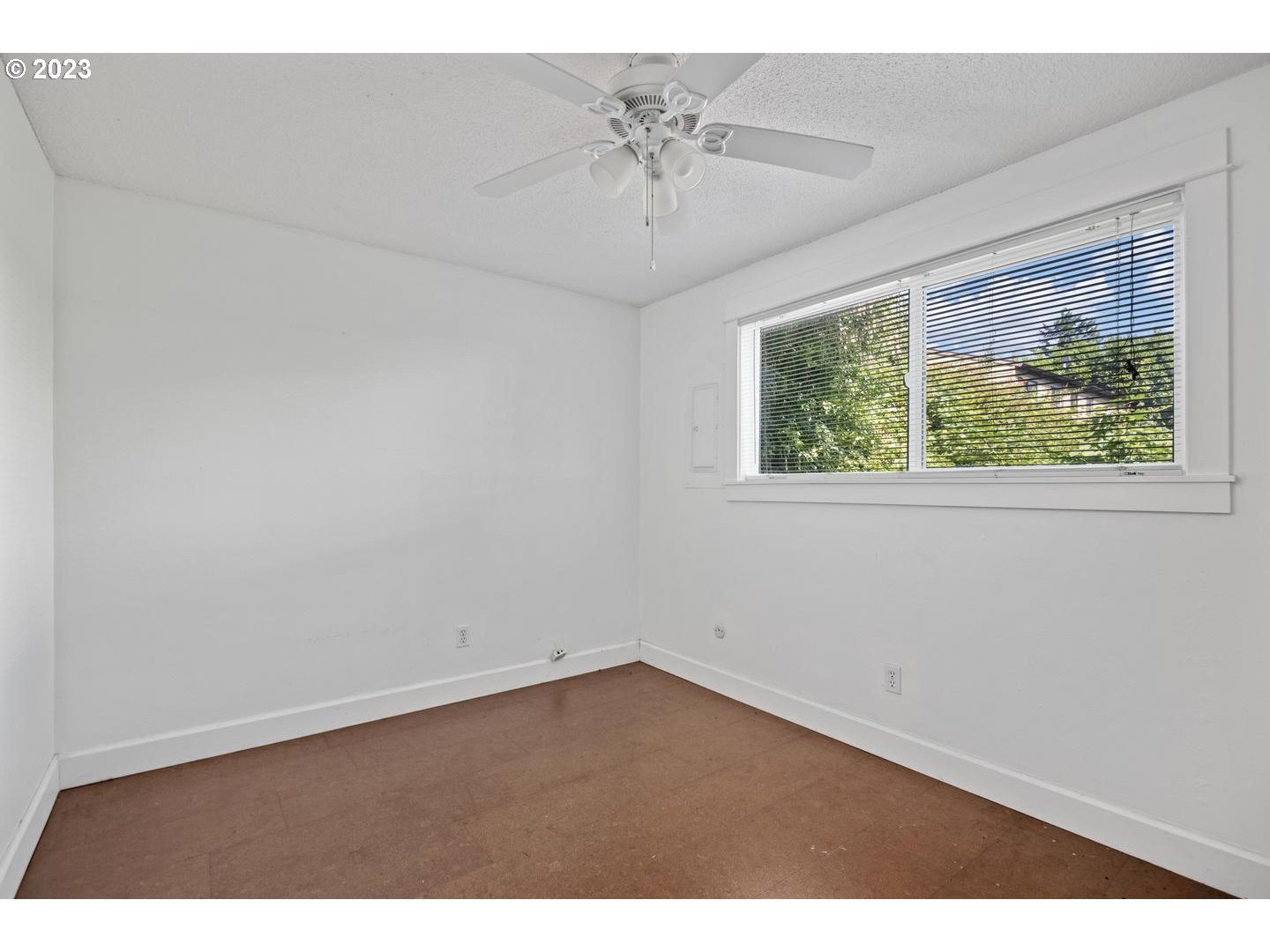 Photo #6: 23299151 Listing 