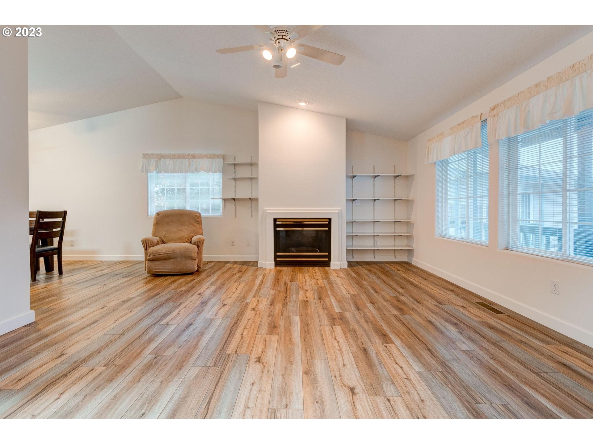 Photo #2: 23300196 Listing 