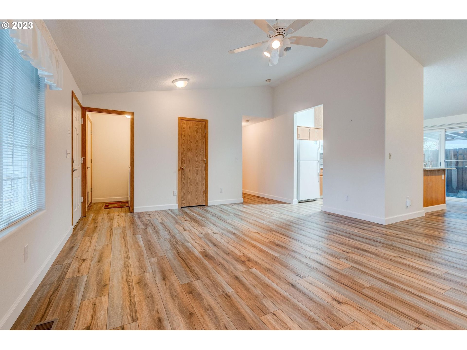 Photo #3: 23300196 Listing 