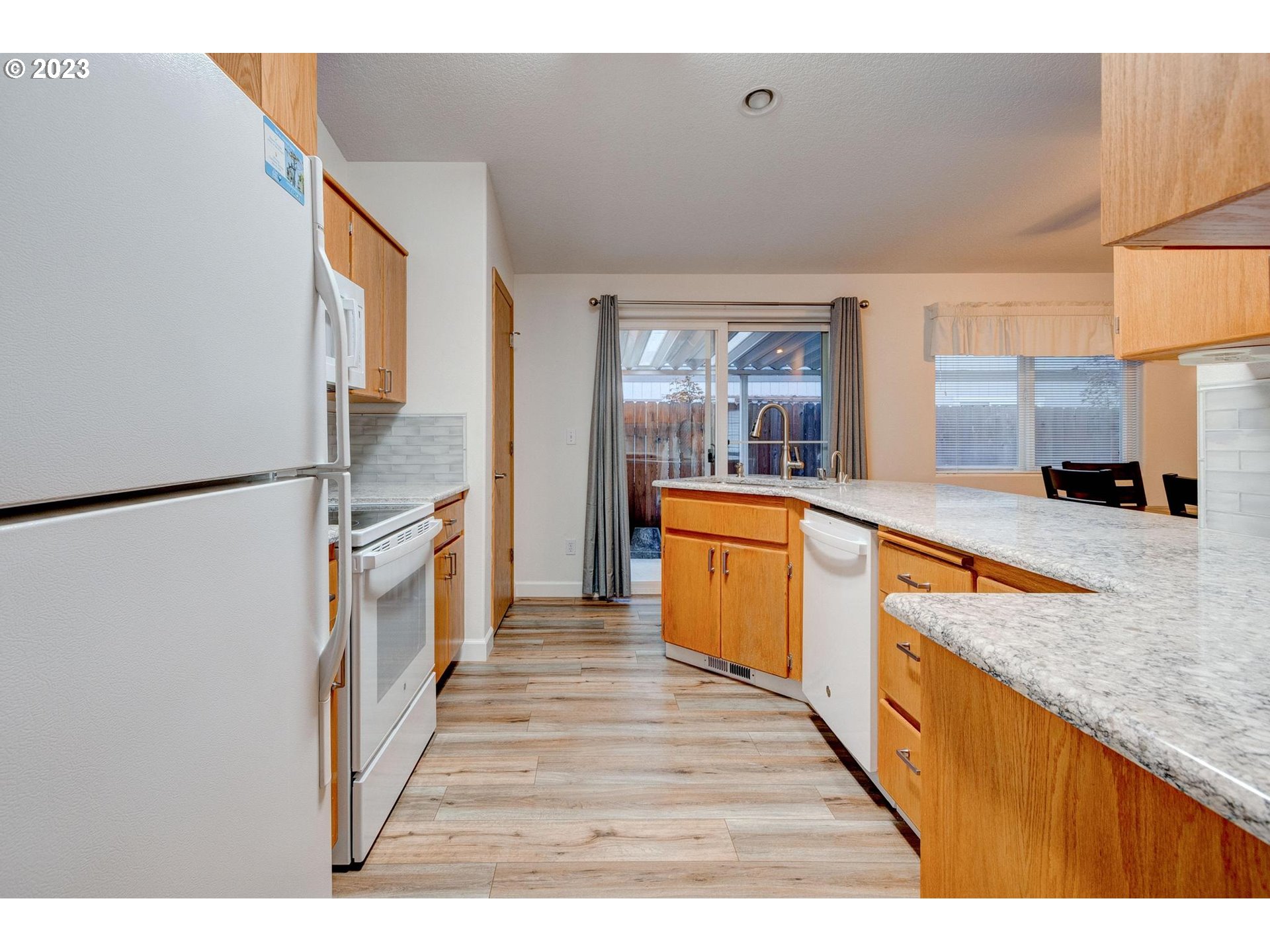 Photo #4: 23300196 Listing 