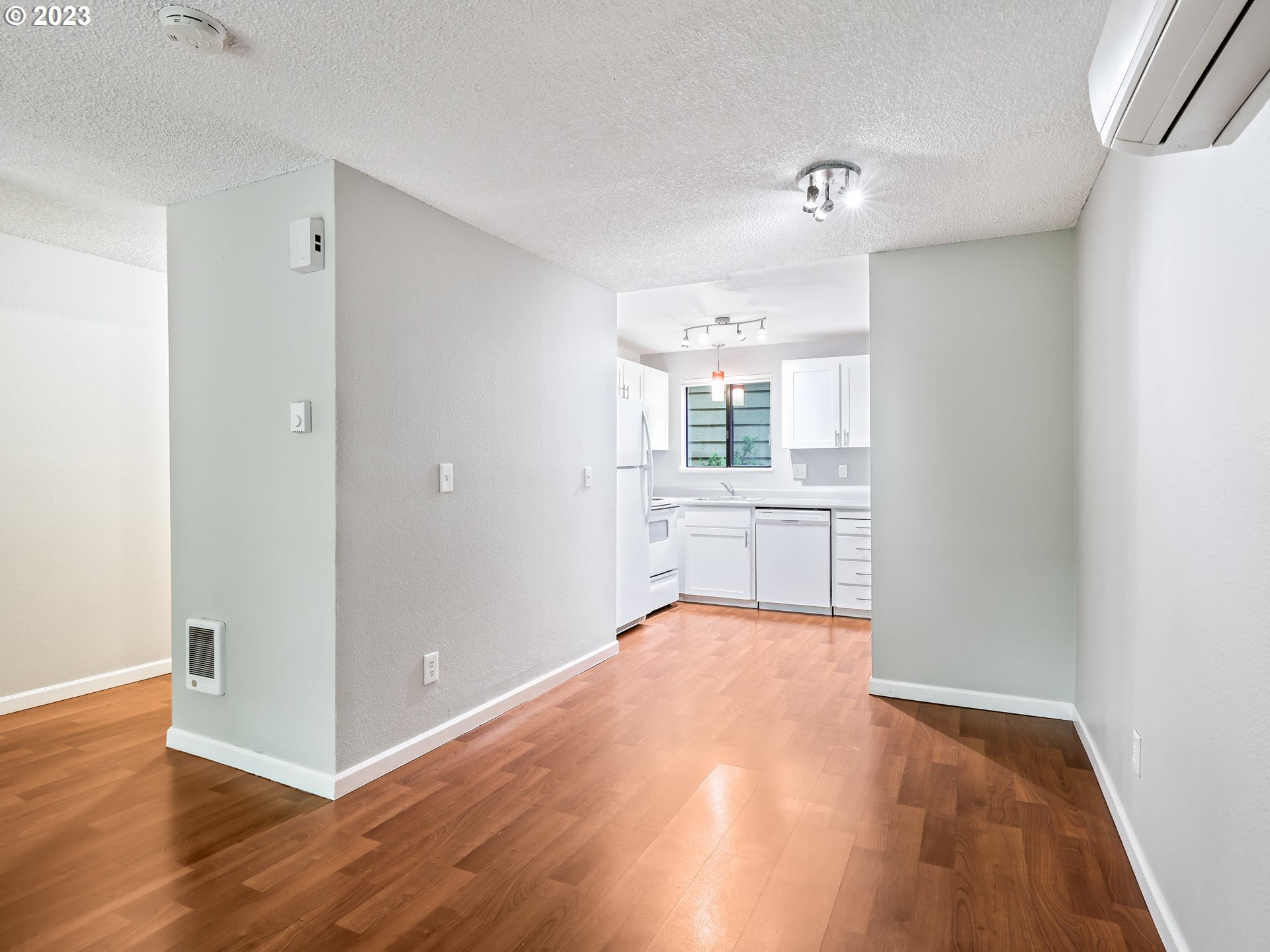 Photo #7: 23304218 Listing: Photo #7