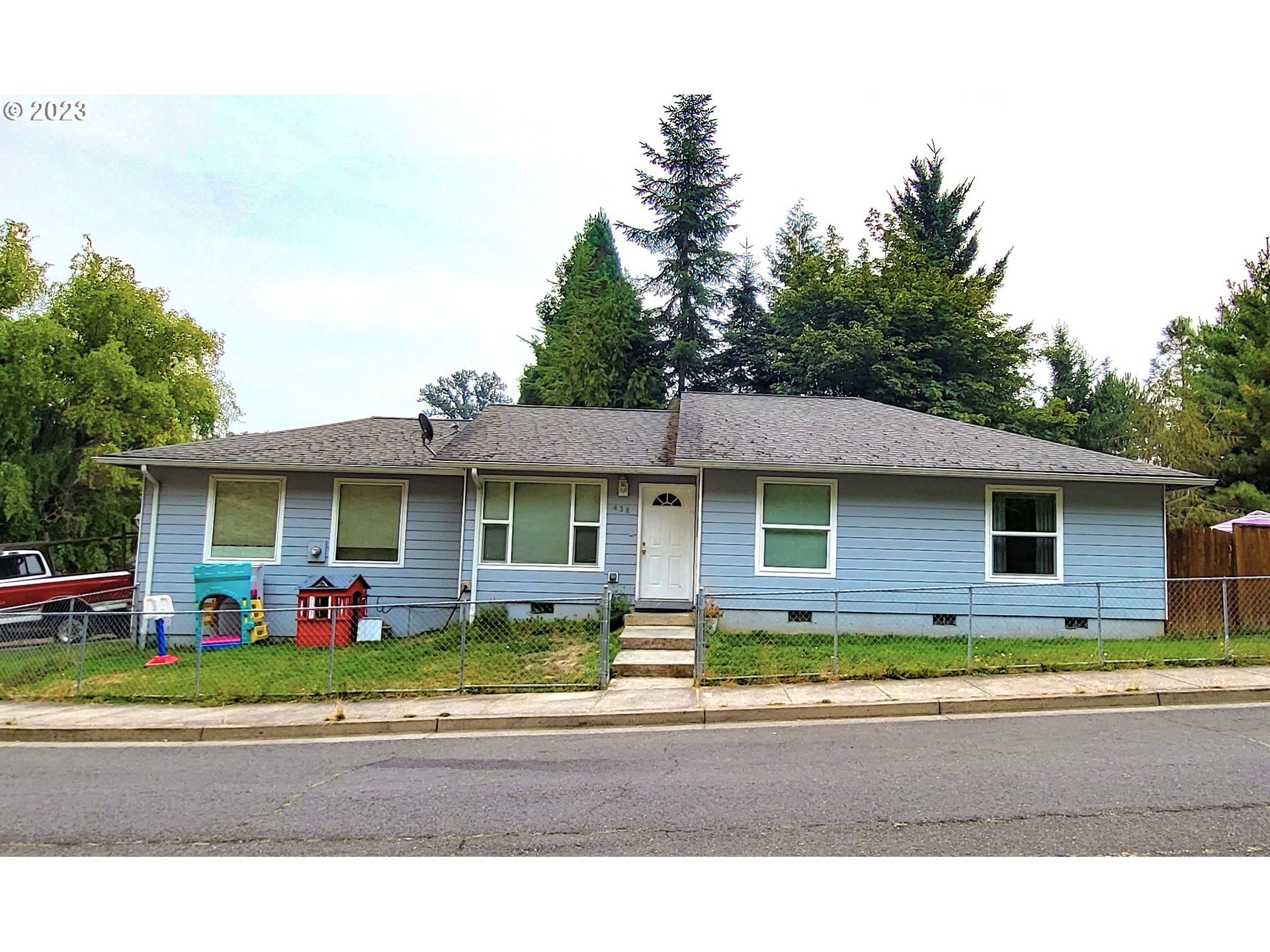 New on market. Just blocks to the Coast Fork Willamette River you'll find this charming 2004 built home with 3-bedrooms, 2-bathrooms, 2 car garage, forced air, AC, fenced front yard, raised garden bed, and more. Shown by appointment only.