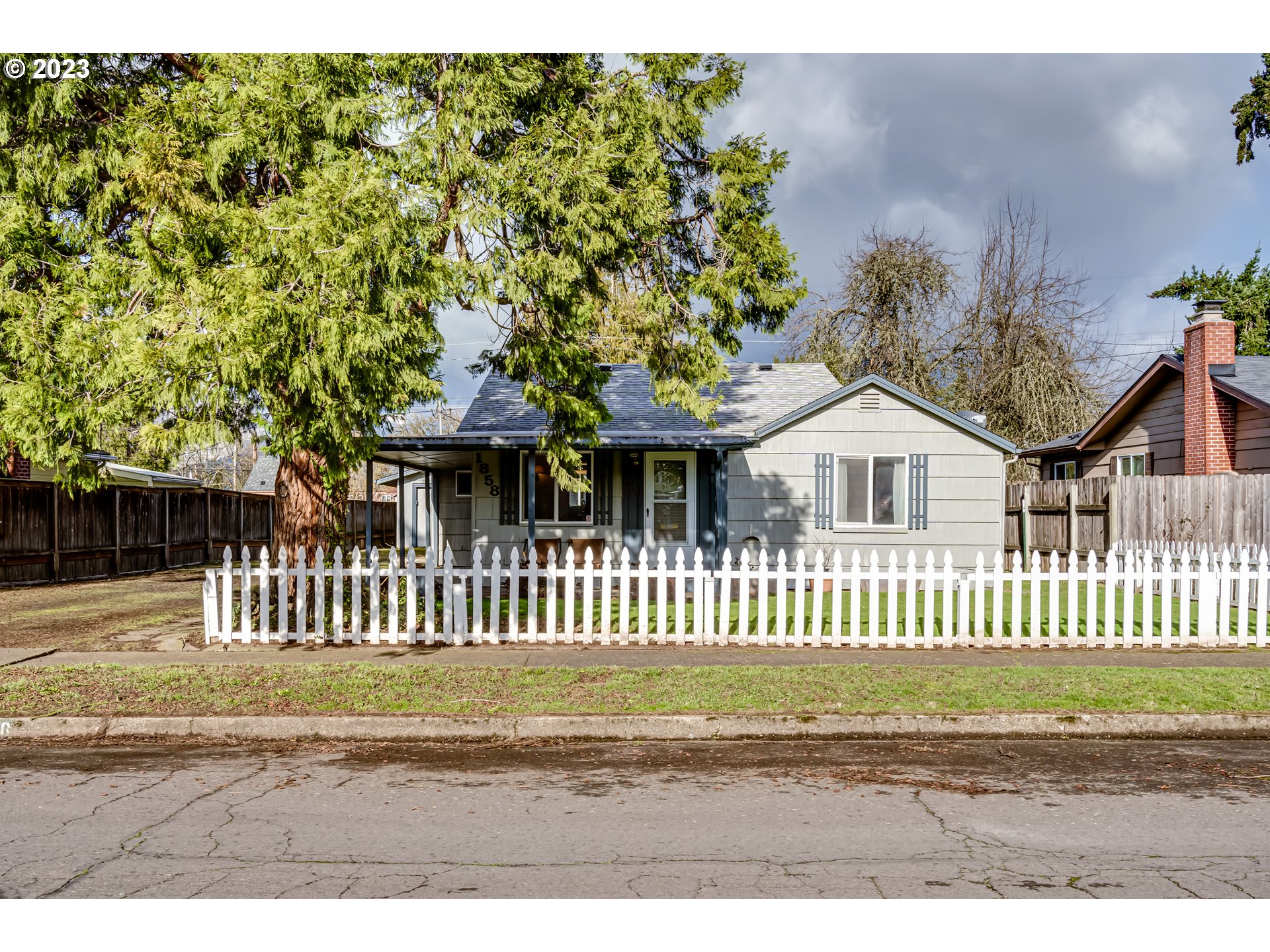 1858 I ST, Springfield, OR 97477
