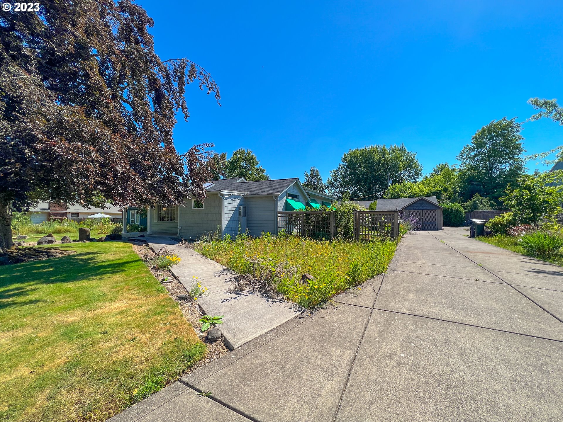 2635 JACKSON ST Eugene, Oregon Charming Bungalow in Jefferson Neighborhood. Wood beam ceilings, wainscotting and built ins. Kitchen w/ custom cabinetry, gas range opens to wood beamed ceiling dining room. Living room with built ins and gas FP. Vaulted Primary Bedroom w/ walk in shower & built ins. 2nd Vaulted bedroom w/ built ins & slider to deck. 3rd bedroom is in Detached permitted Studio offering kitchenette and full bath. Alley access. Studio is on separate electric meter, property shares sewer.