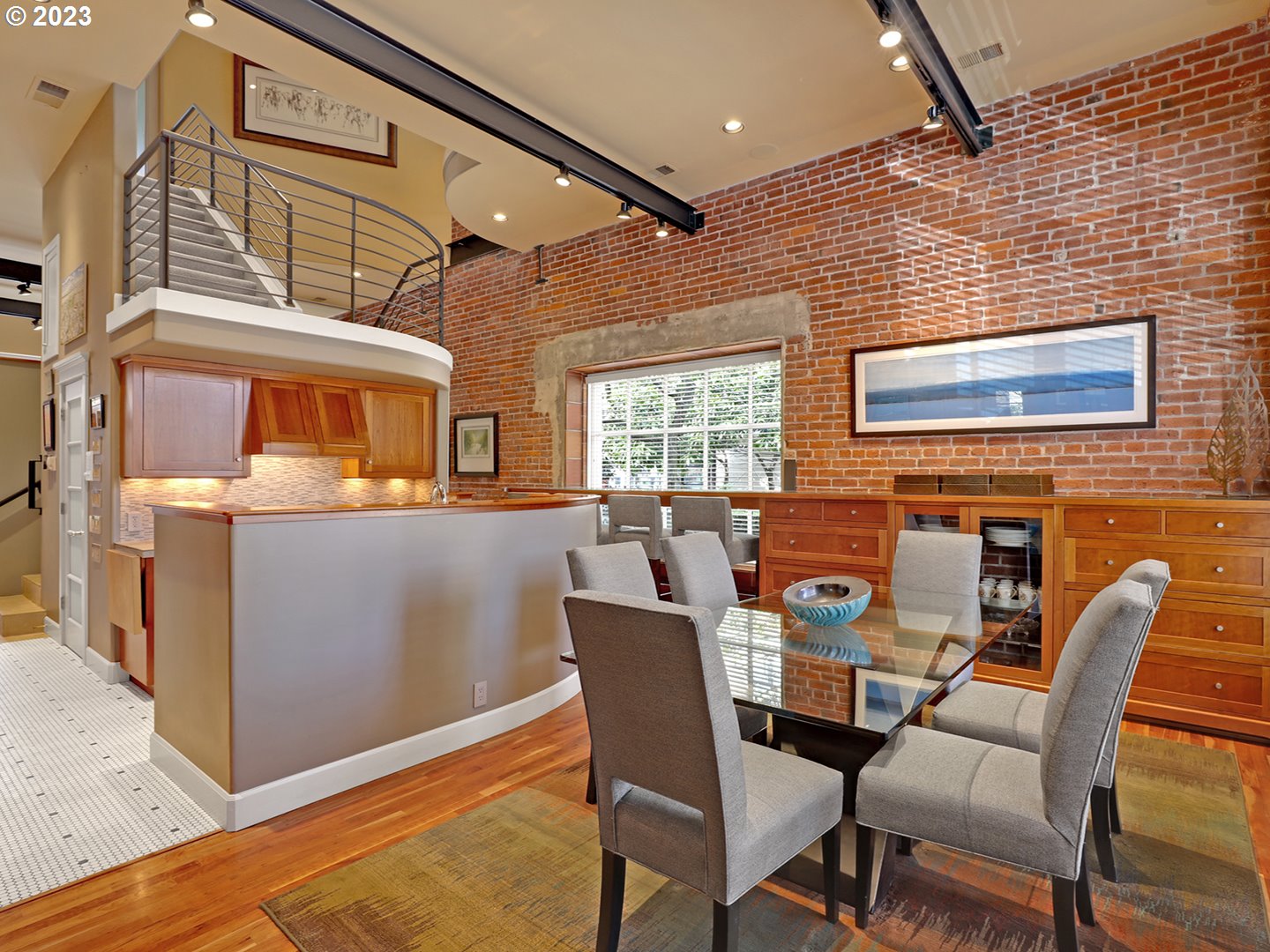 636 NW 11TH AVE Portland, OR 97209