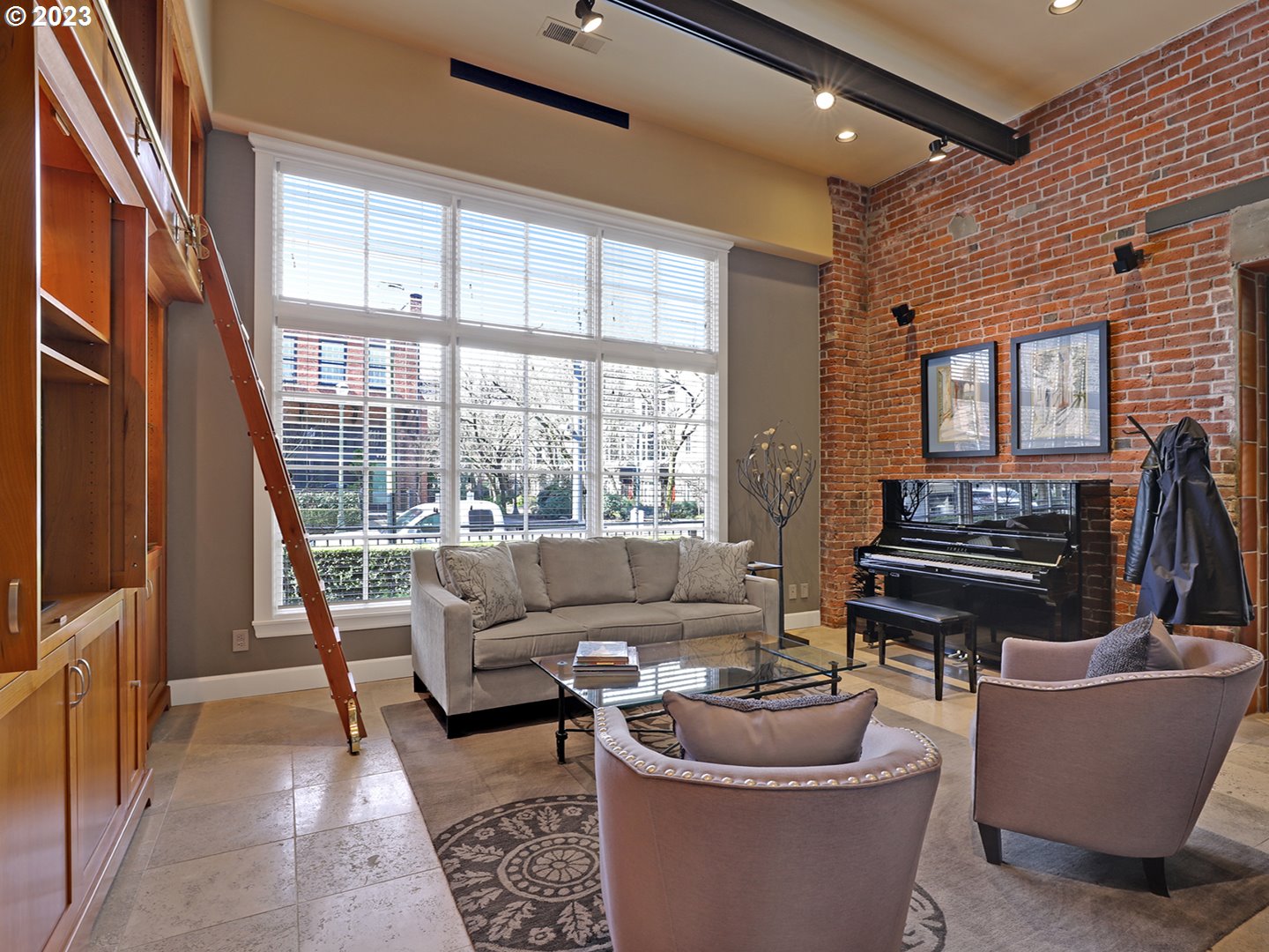 636 NW 11TH AVE Portland, OR 97209