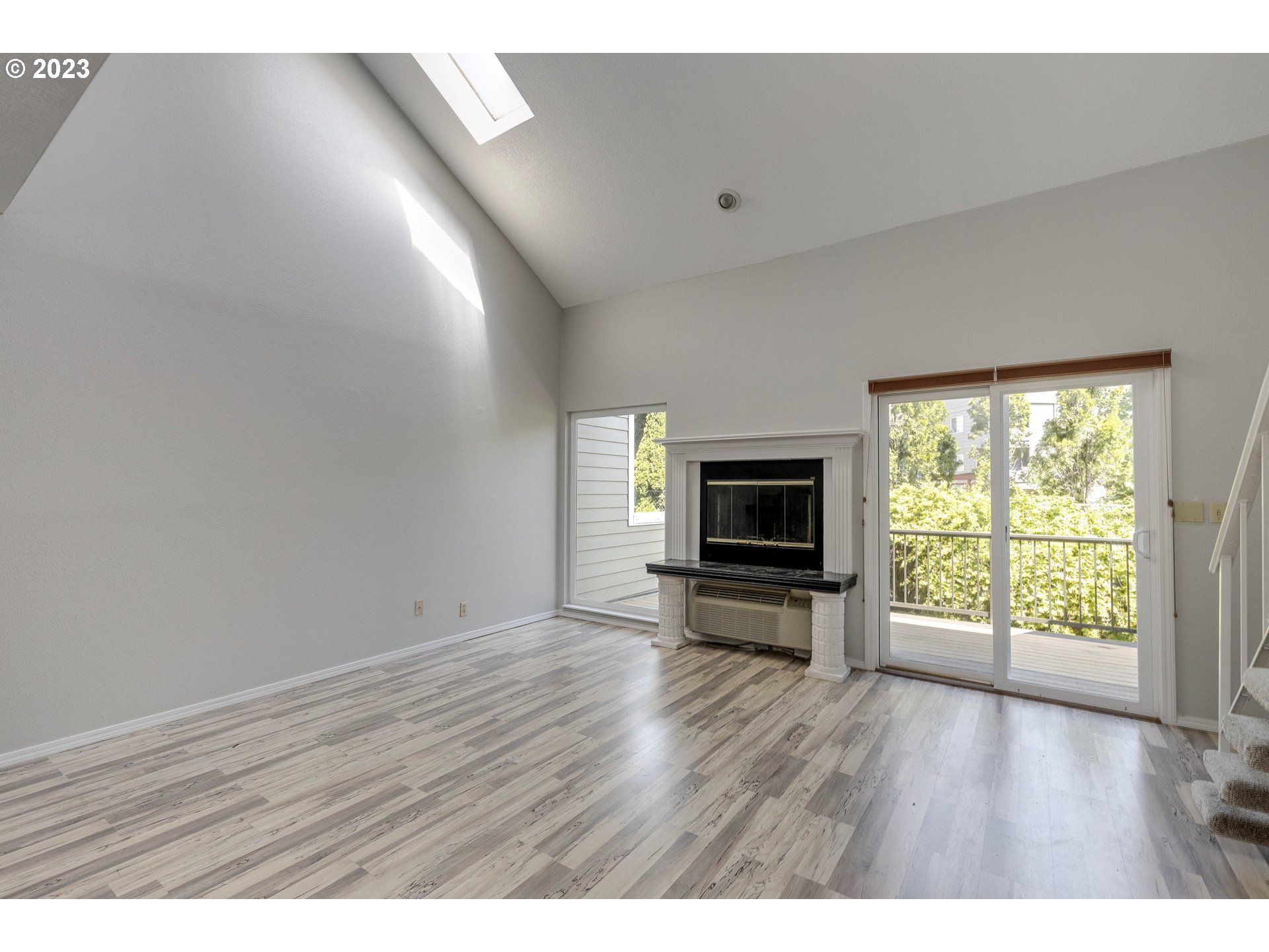 Photo #4: 23317569 Listing 