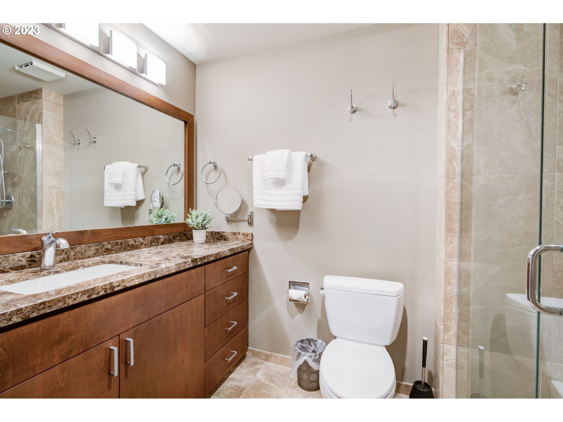 Photo #13: 23317969 Listing 