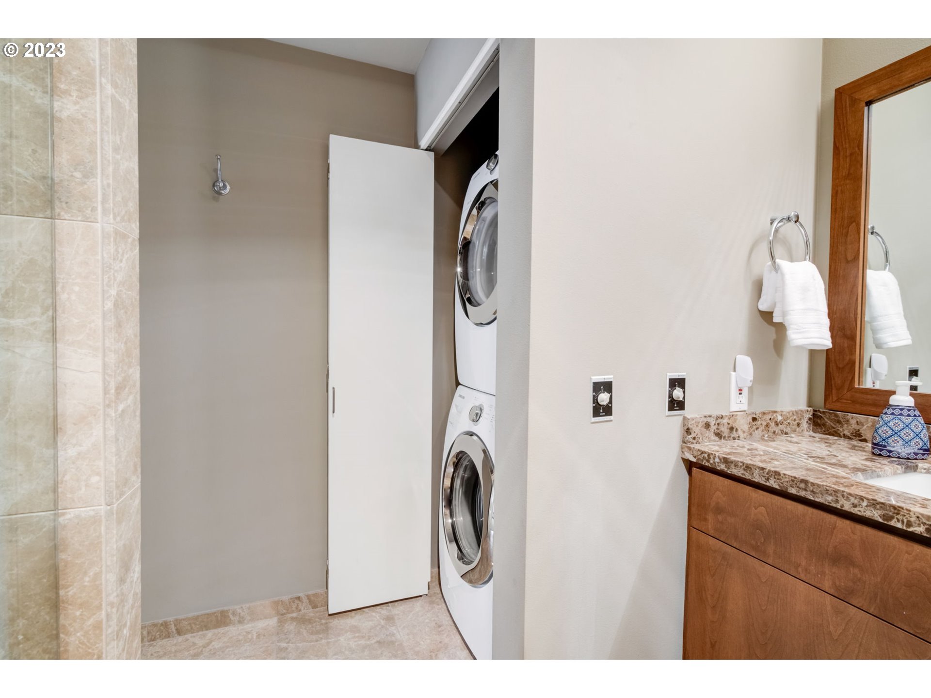 Photo #15: 23317969 Listing 