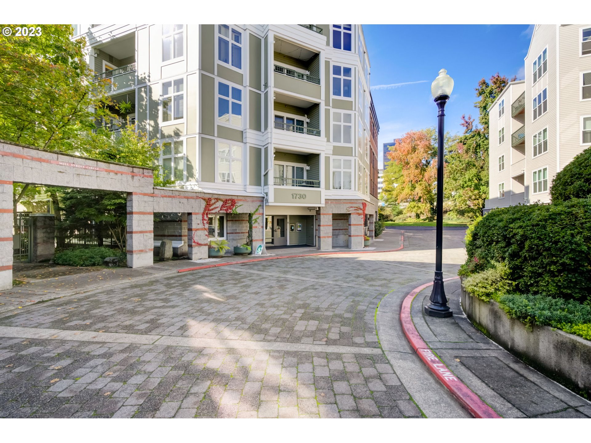 Photo #22: 23317969 Listing 