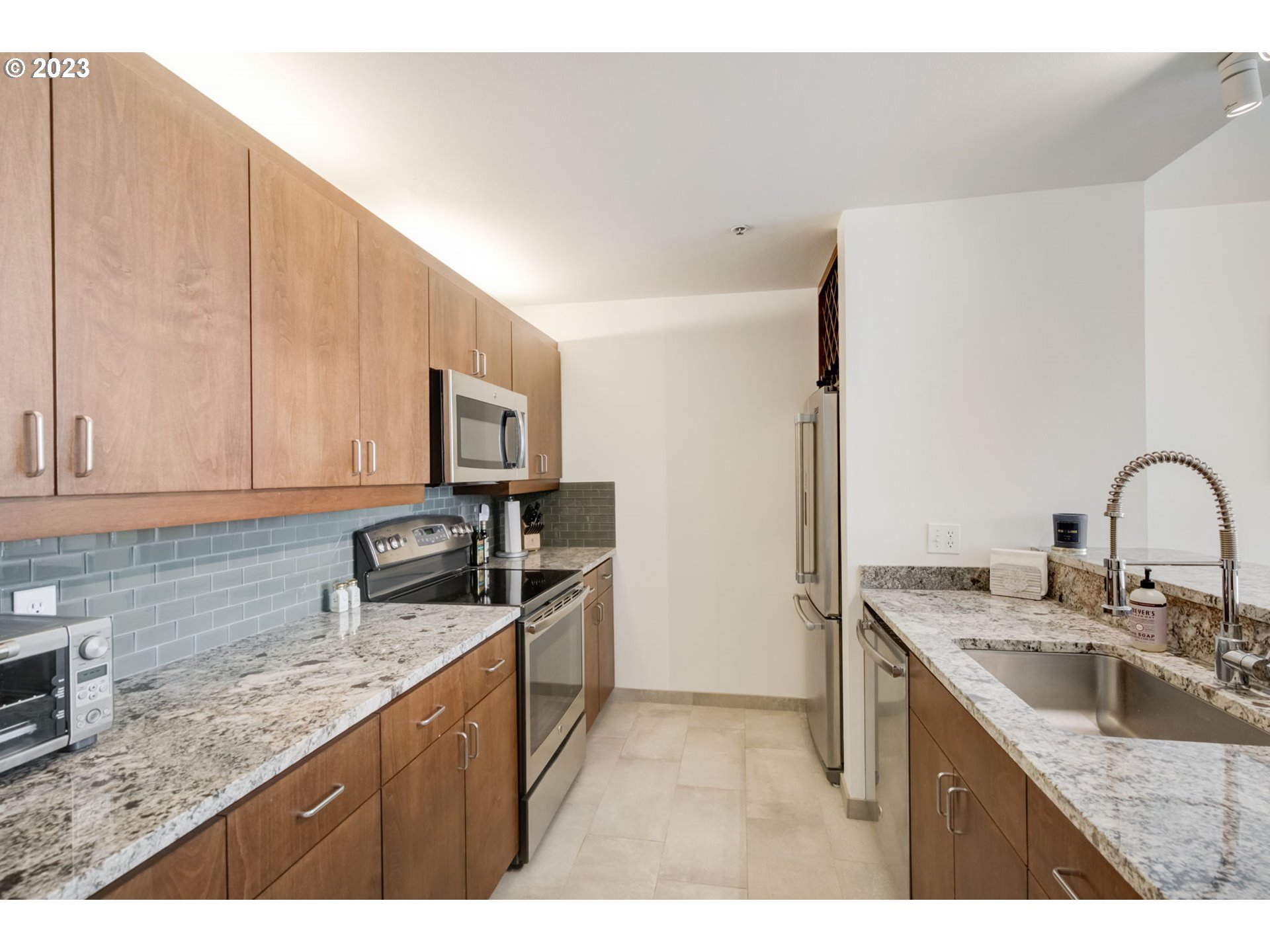 Photo #7: 23317969 Listing 