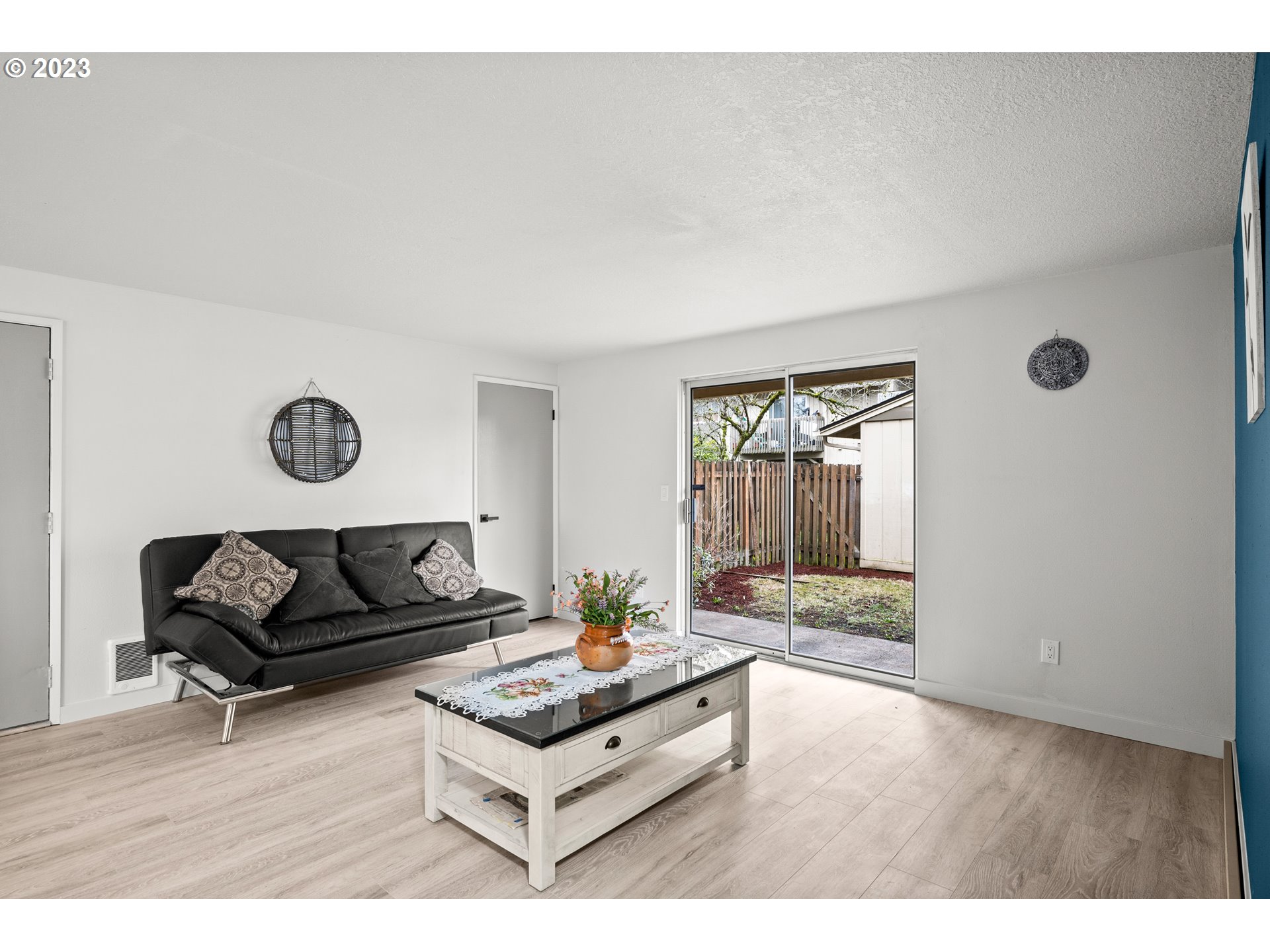 Photo #2: 23318819 Listing 
