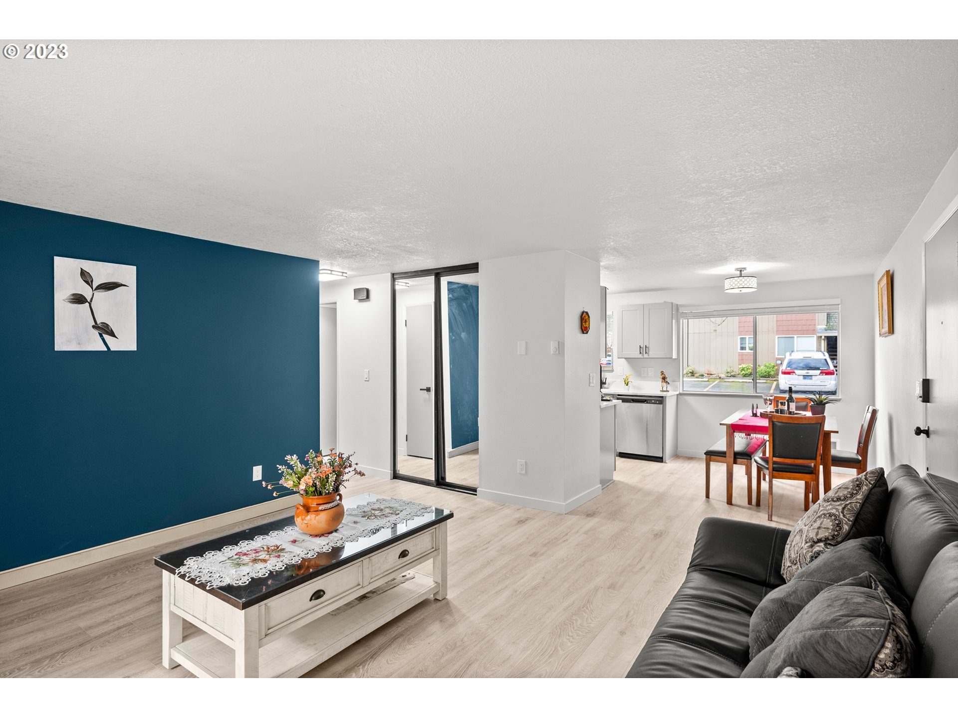 Photo #5: 23318819 Listing 