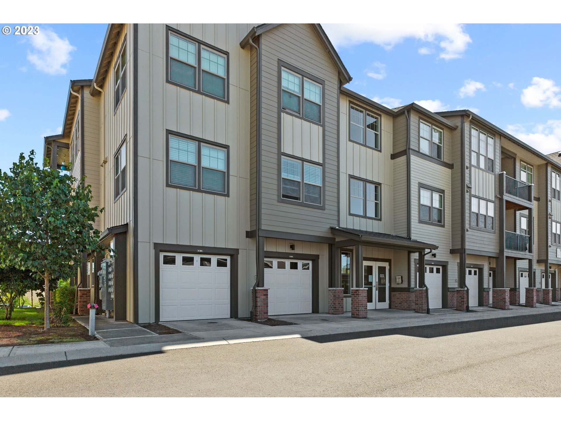 Photo #6: 23320975 Listing 