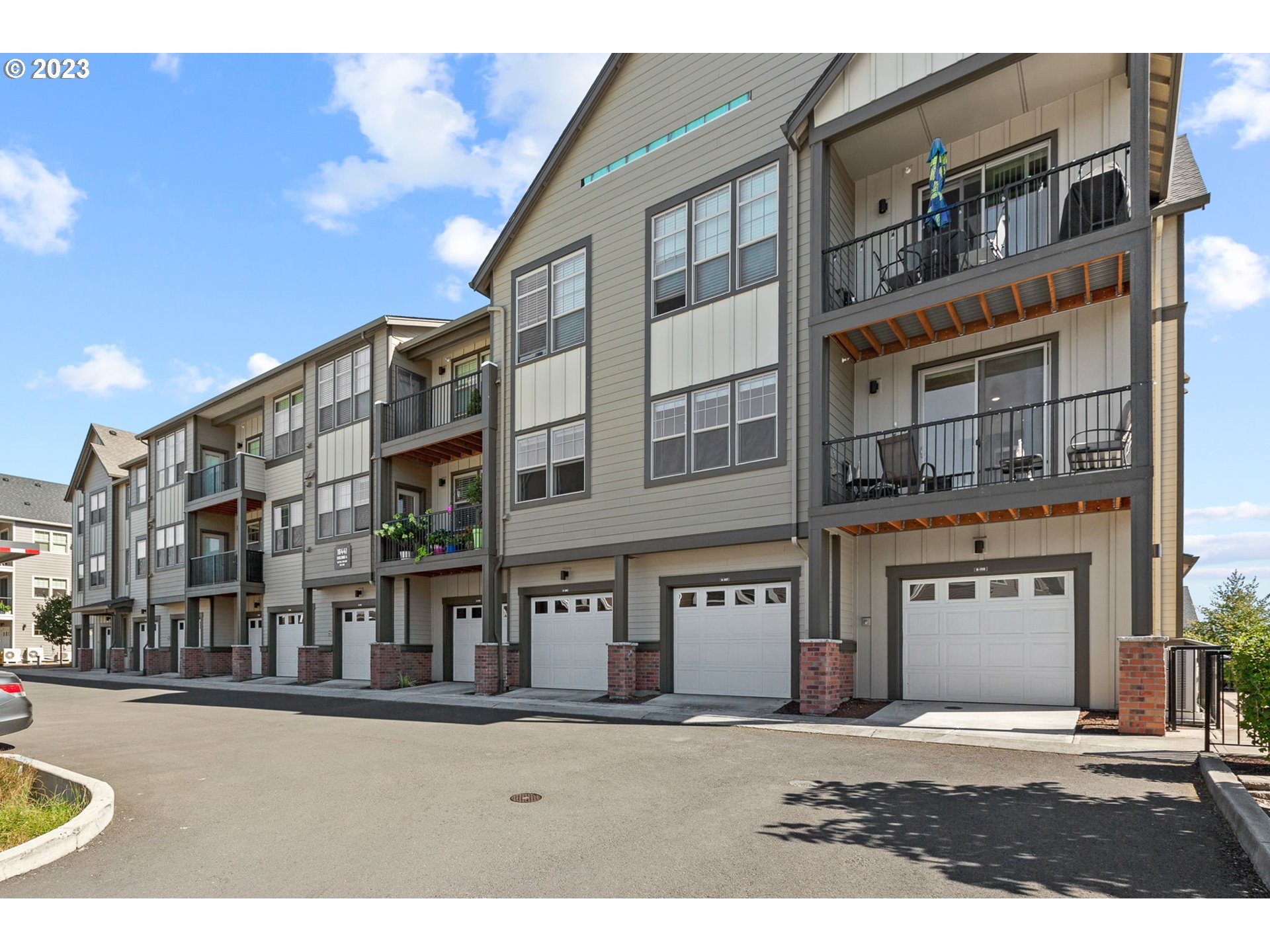 Photo #5: 23320975 Listing 