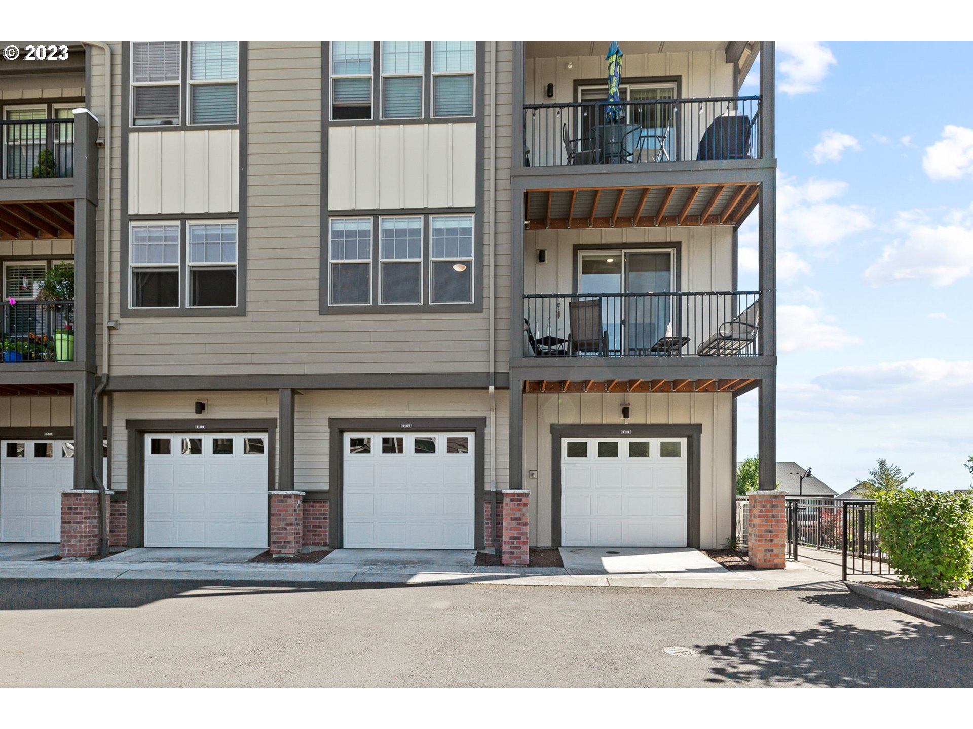 Photo #3: 23320975 Listing 