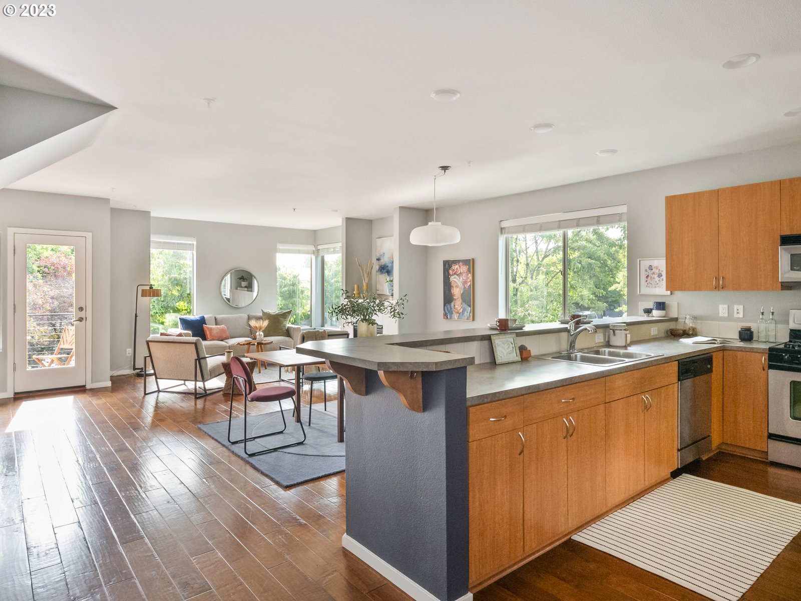 Photo #2: 23321344 Listing 