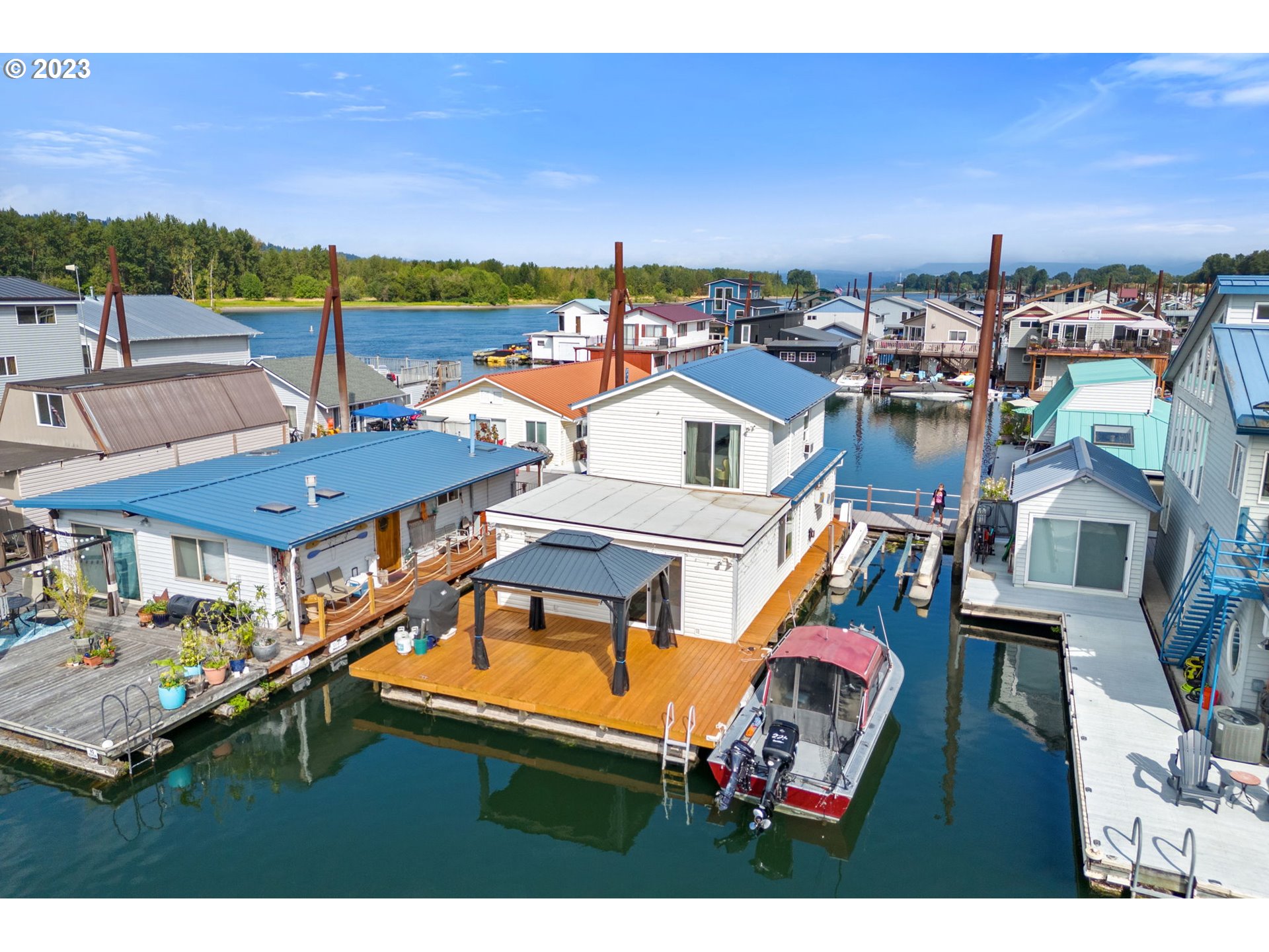 Floating Homes for Sale in Portland Oregon, Houseboats, Moorages, and