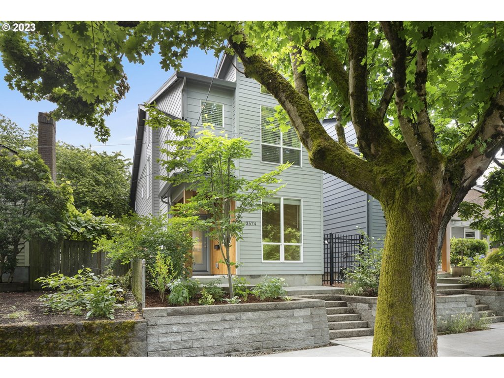 3574 SE 26TH AVE ,  Portland, OR 97202