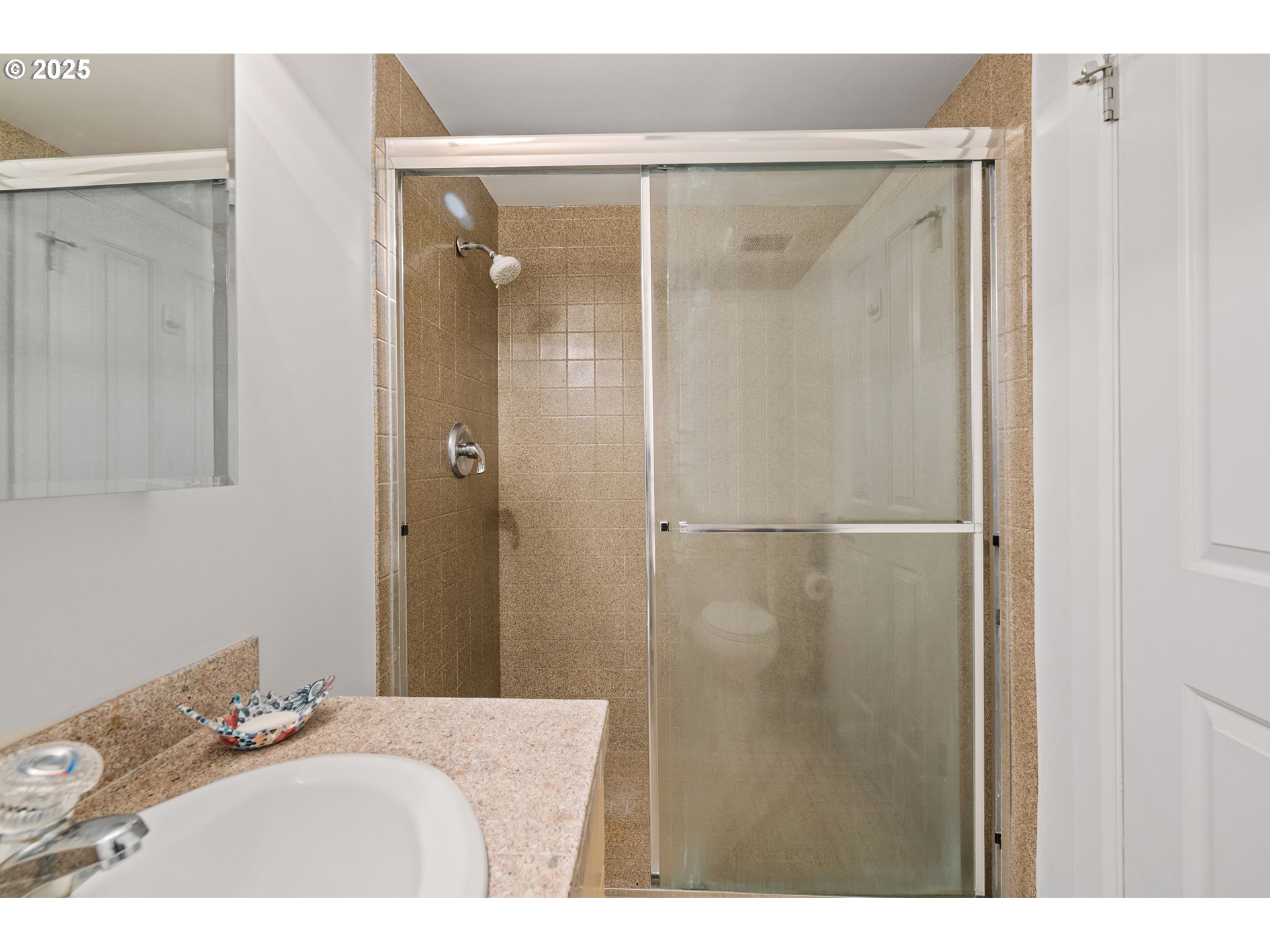 Photo #25: 233235526 Listing: Photo #25