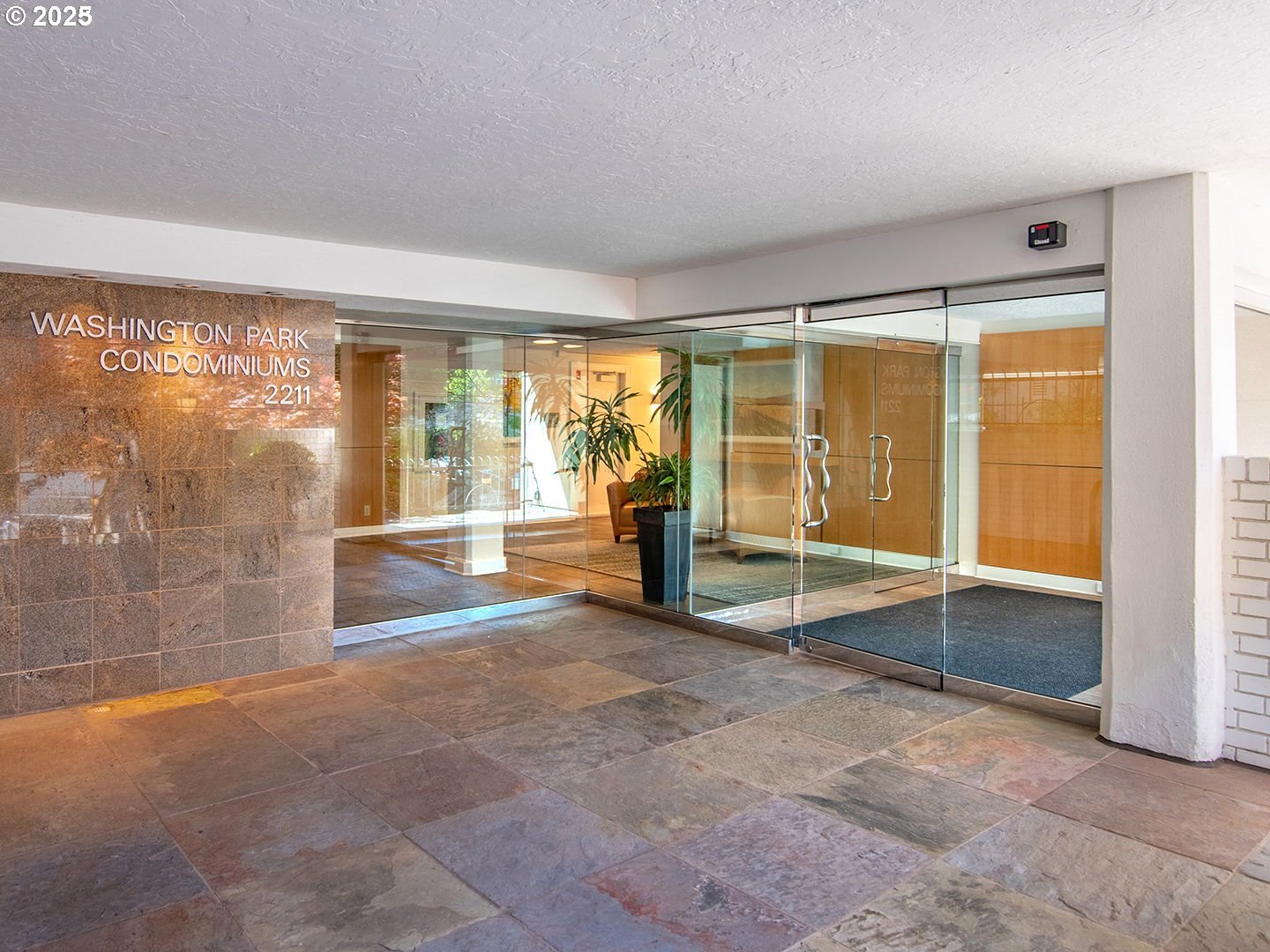 Photo #2: 233235526 Listing: Photo #2