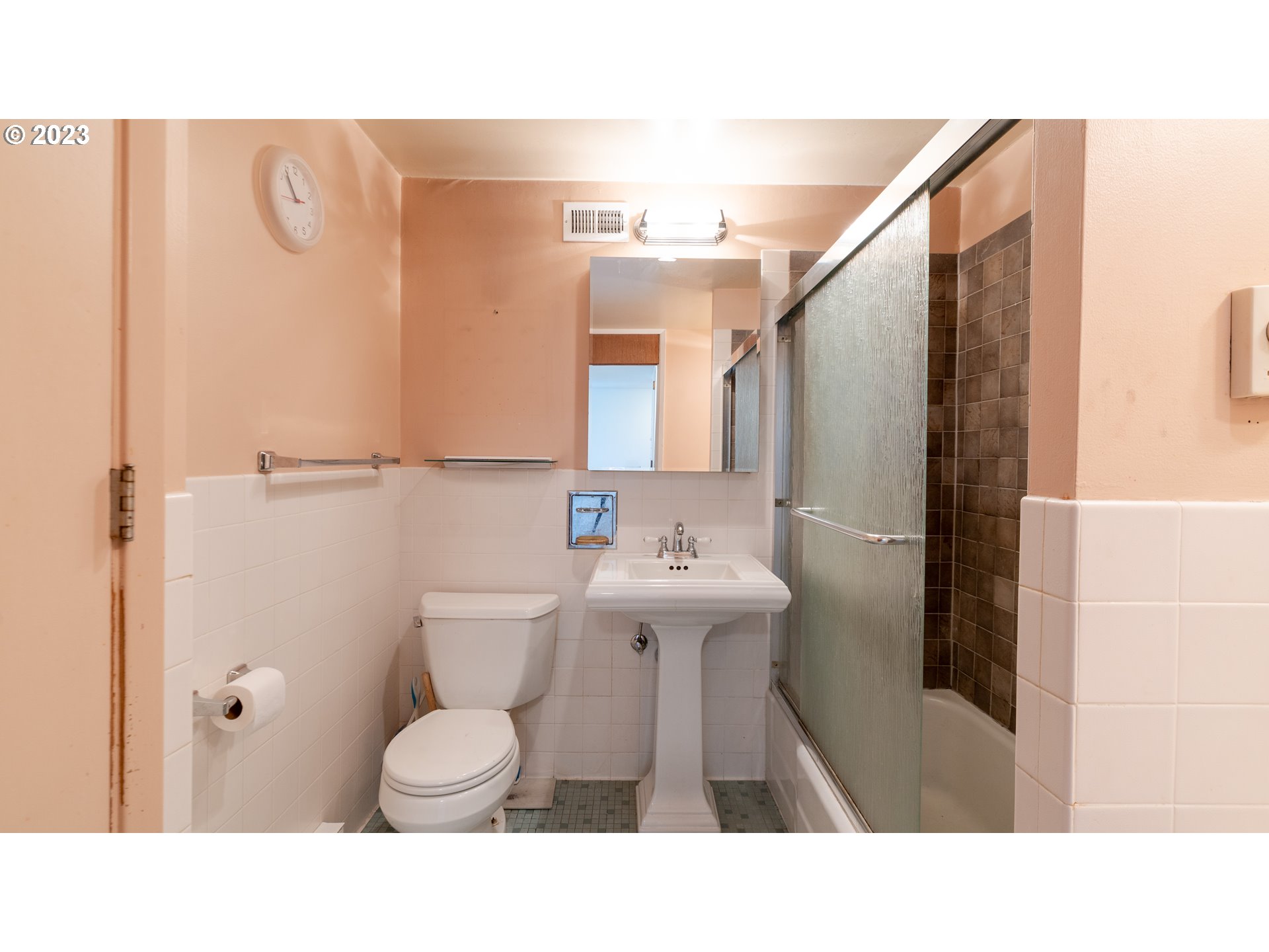 Photo #6: 23326279 Listing 
