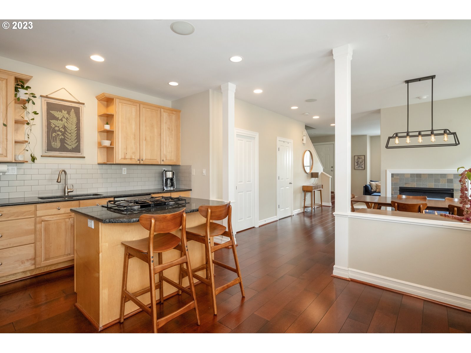 Photo #2: 23327028 Listing 