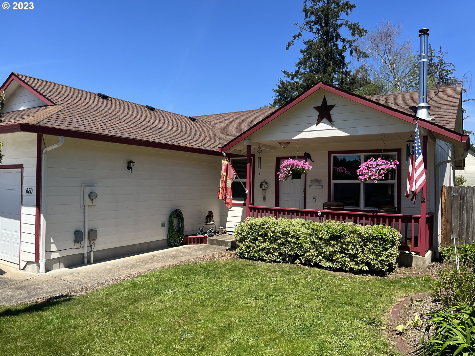 680 ARTHUR AVE, Cottage Grove, OR 97424