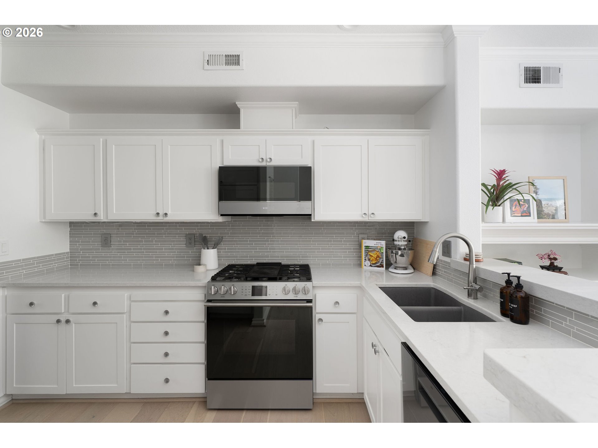 Photo #17: 233281758 Listing: Photo #17