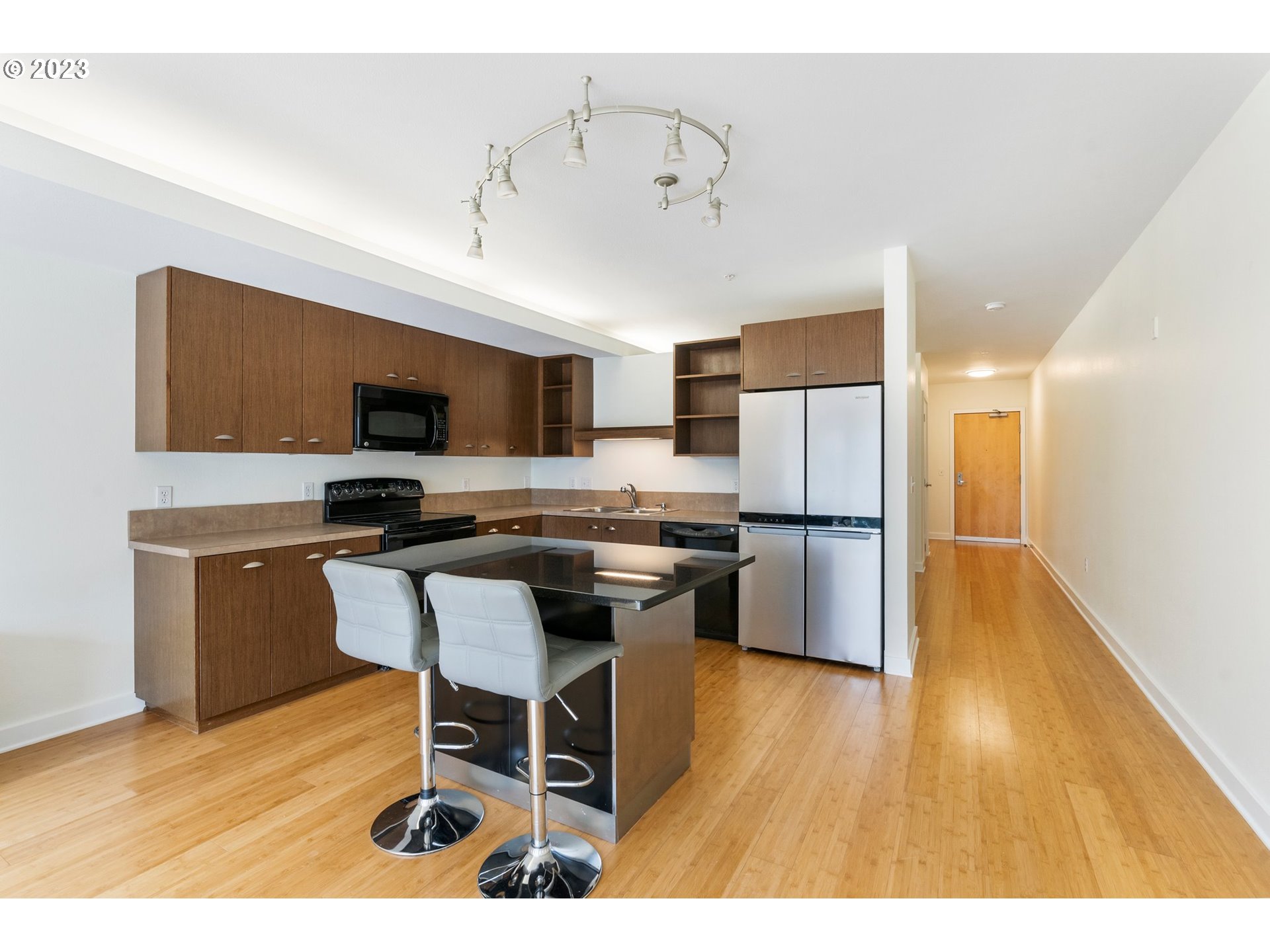 Photo #2: 23328956 Listing 